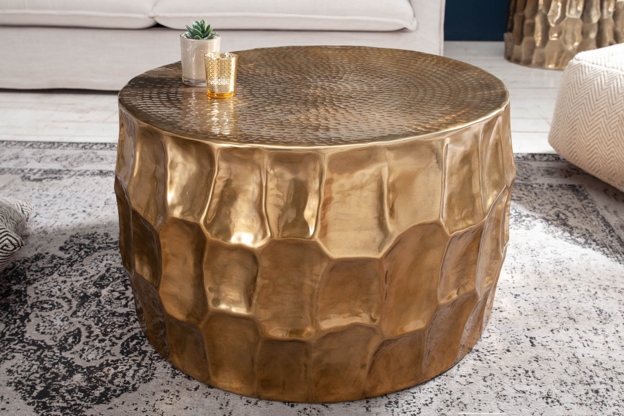 ORGANIC ORIENT mesa de centro redonda 70cm metal dorado martillado hecho a mano diseño 3D