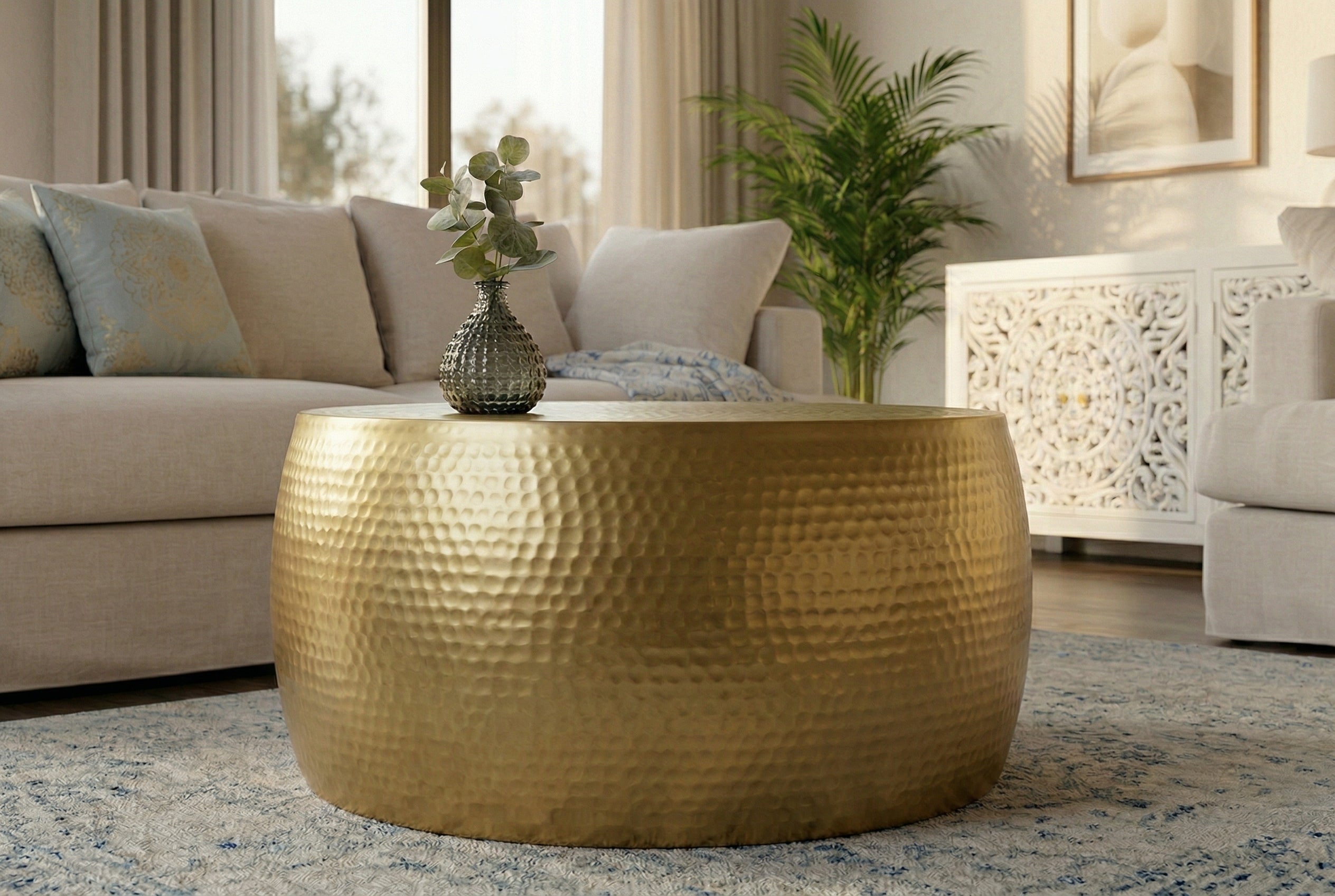 Table basse ronde ORIENT III 60cm métal doré martelé design fait main