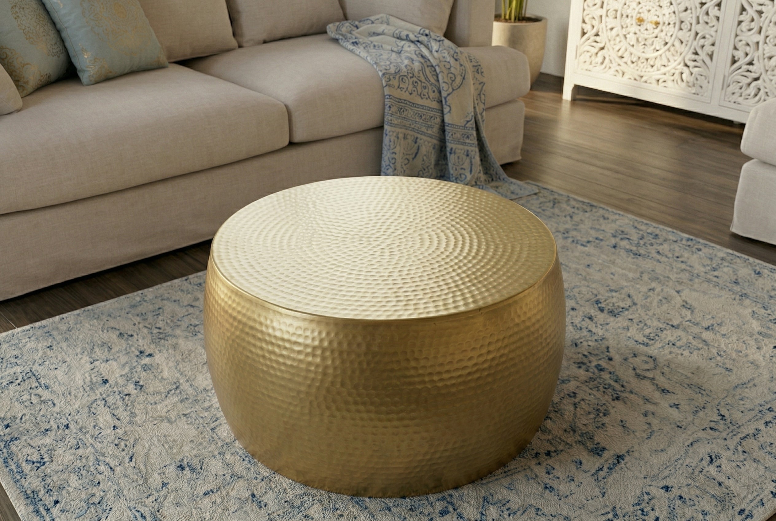Table basse ronde ORIENT III 60cm métal doré martelé design fait main