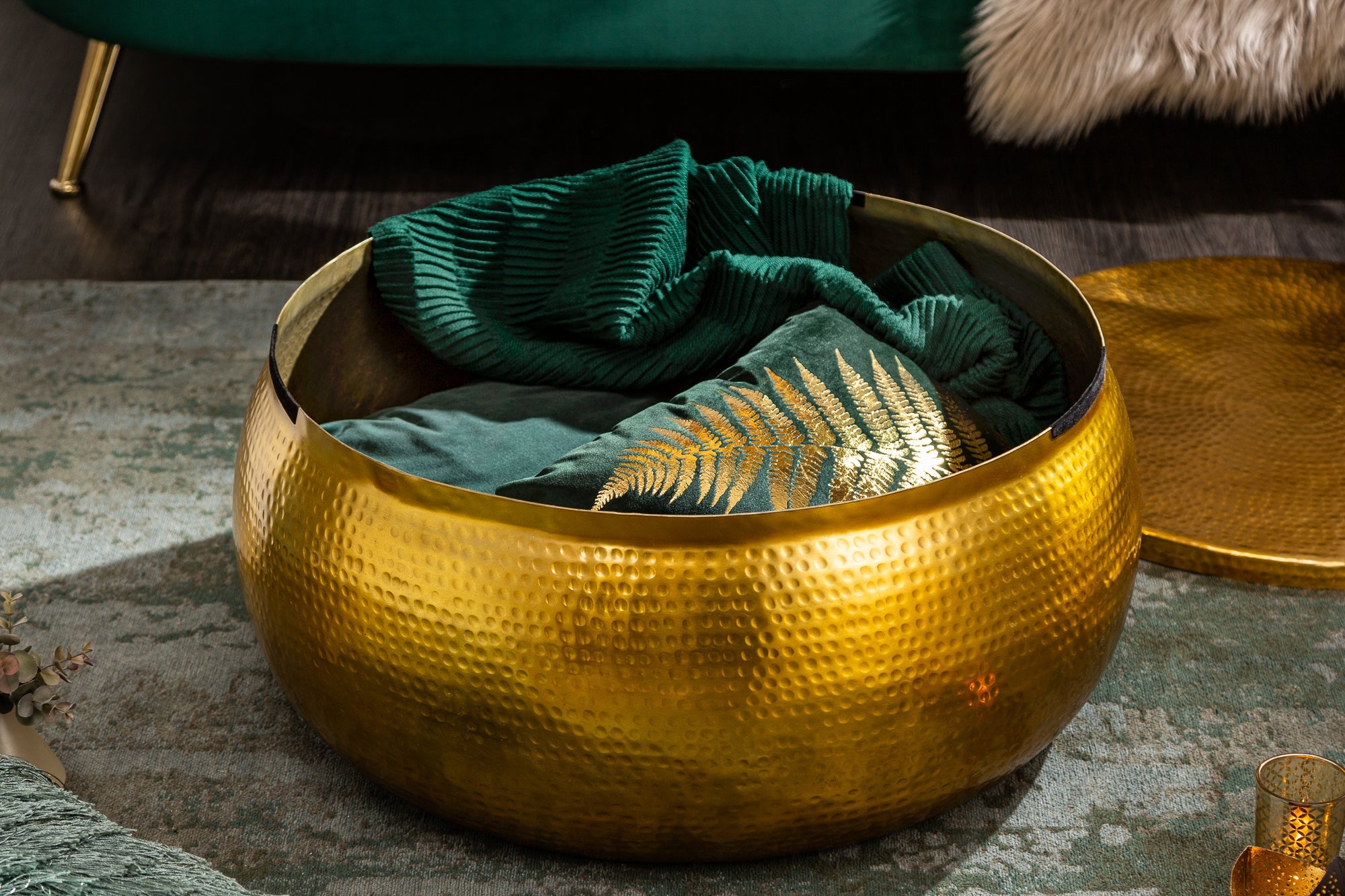 ORIENT STORAGE Mesa de centro redonda de 70 cm de metal dorado con espacio de almacenamiento de diseño martillado hecho a mano
