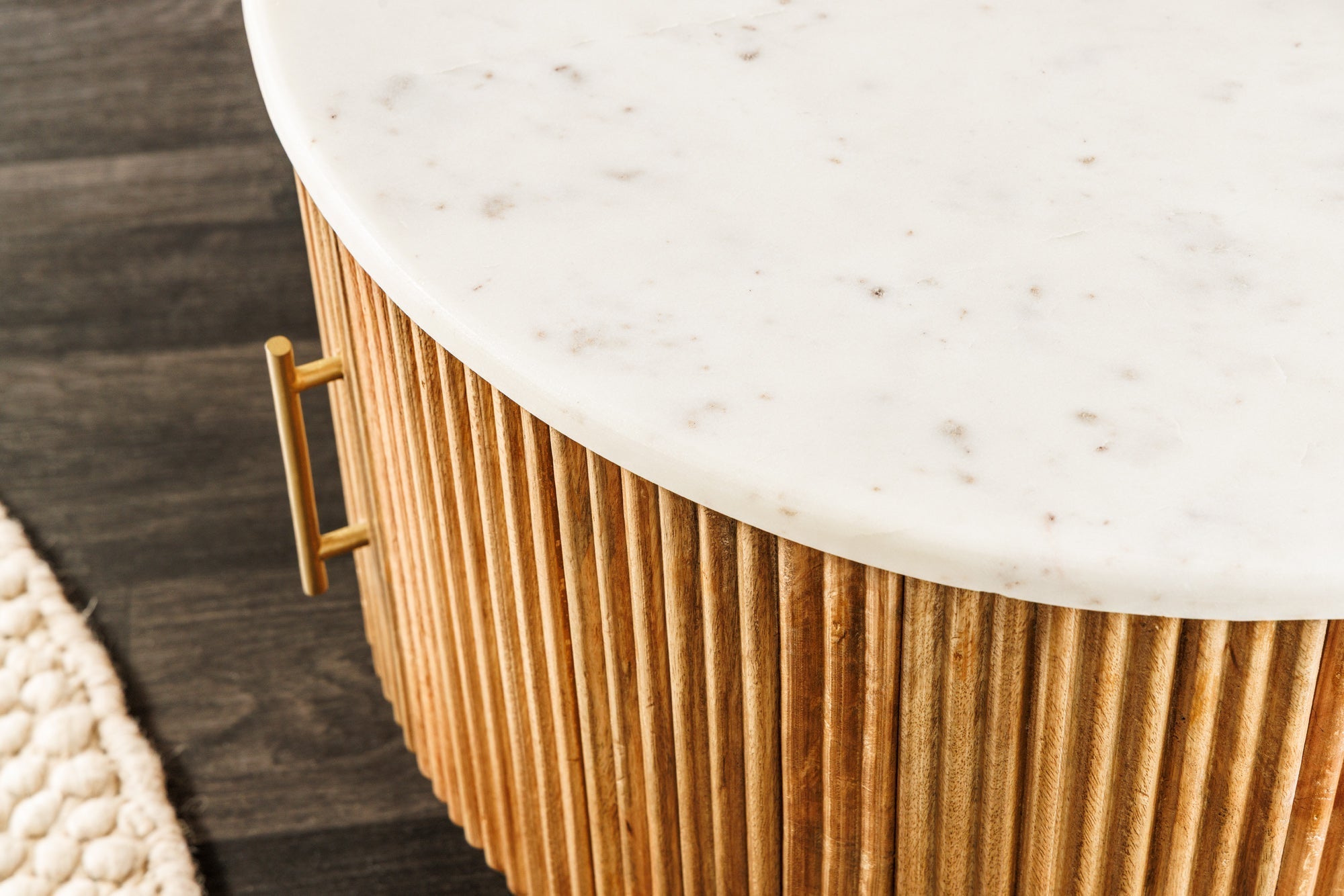 Table basse ronde TRES CHIC 60cm marbre blanc bois de manguier naturel avec rangements