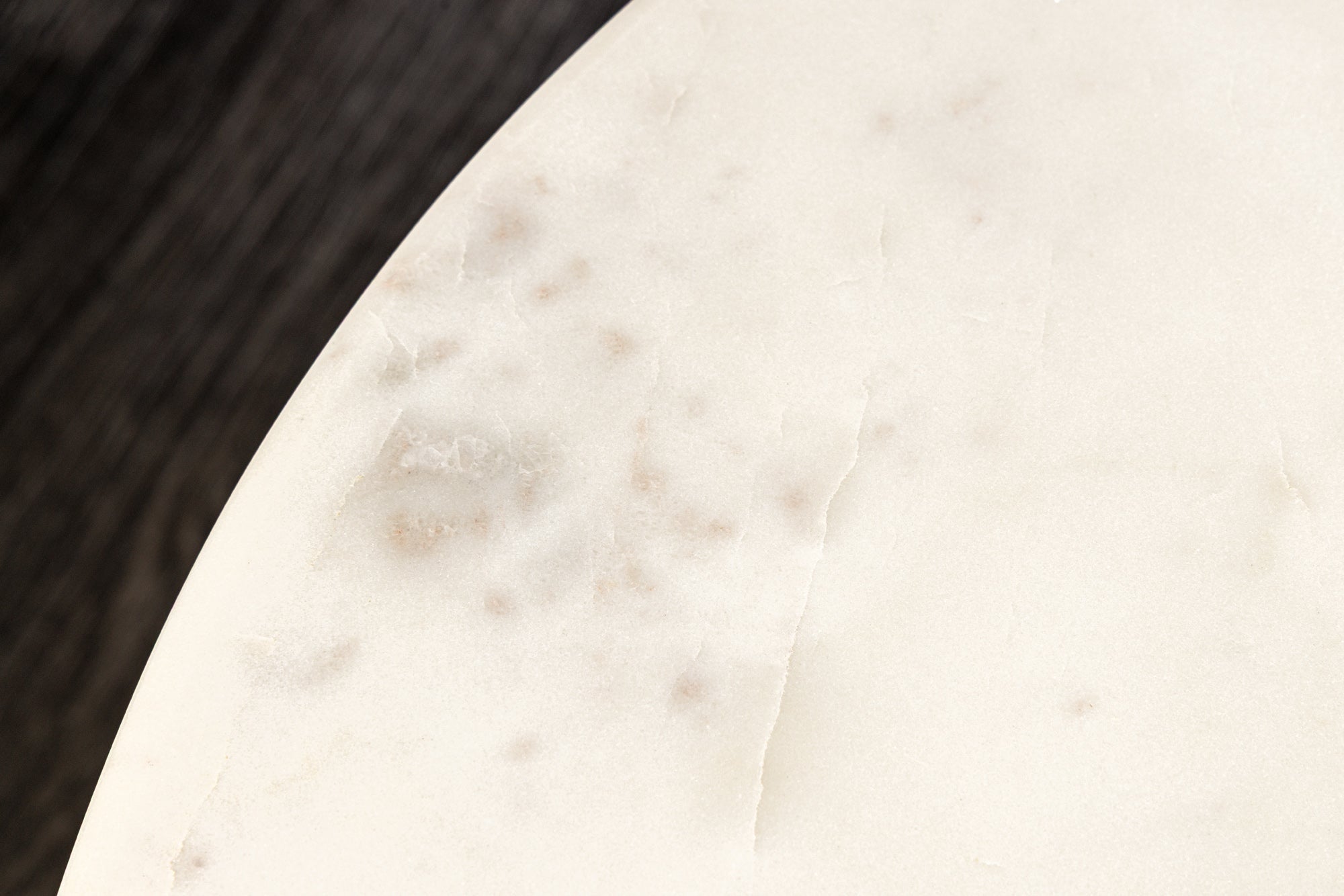 Table basse ronde TRES CHIC 60cm marbre blanc bois de manguier naturel avec rangements