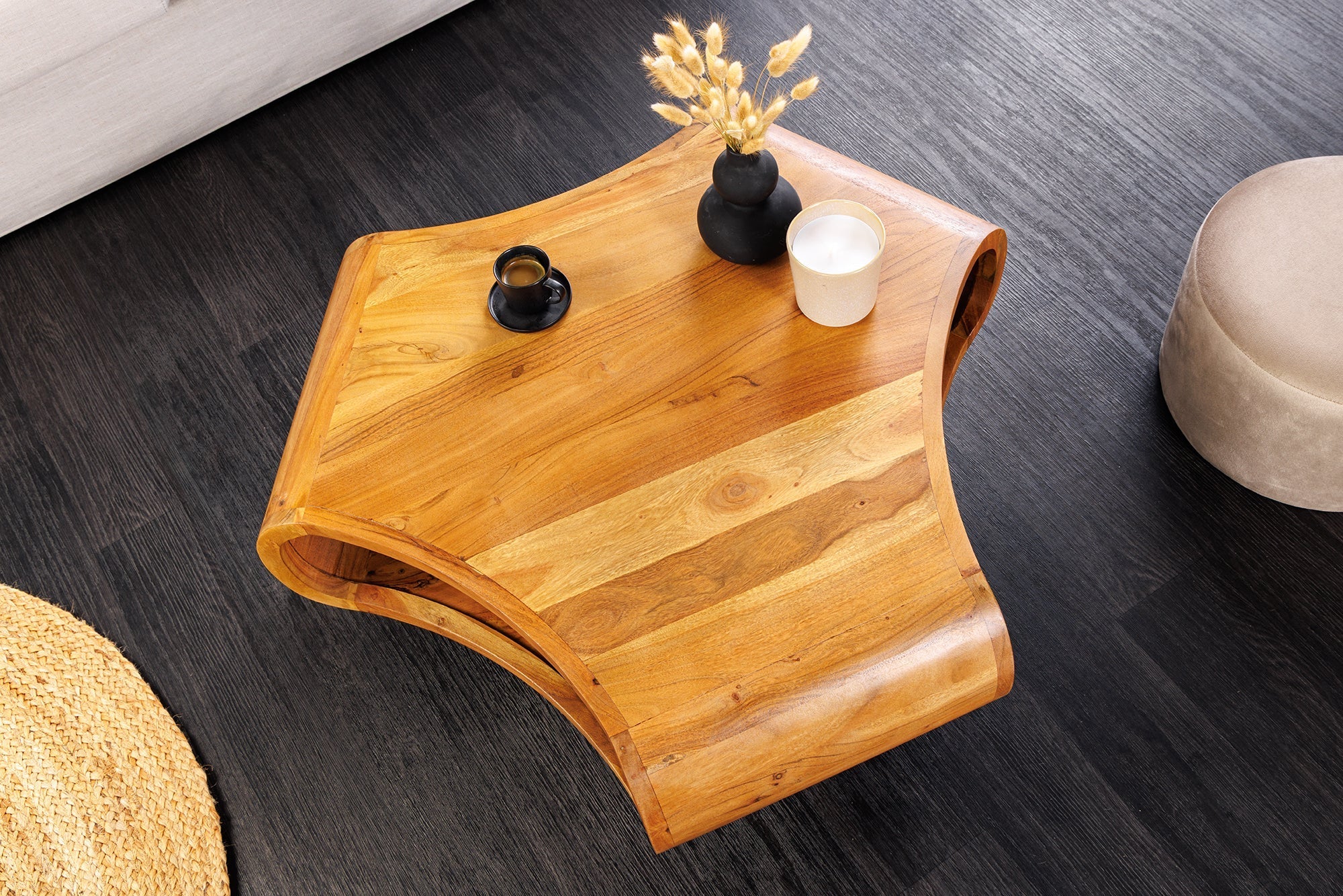 Table basse solide ORGANIC LIVING 90cm en bois d’acacia finition miel marron avec espace de rangement