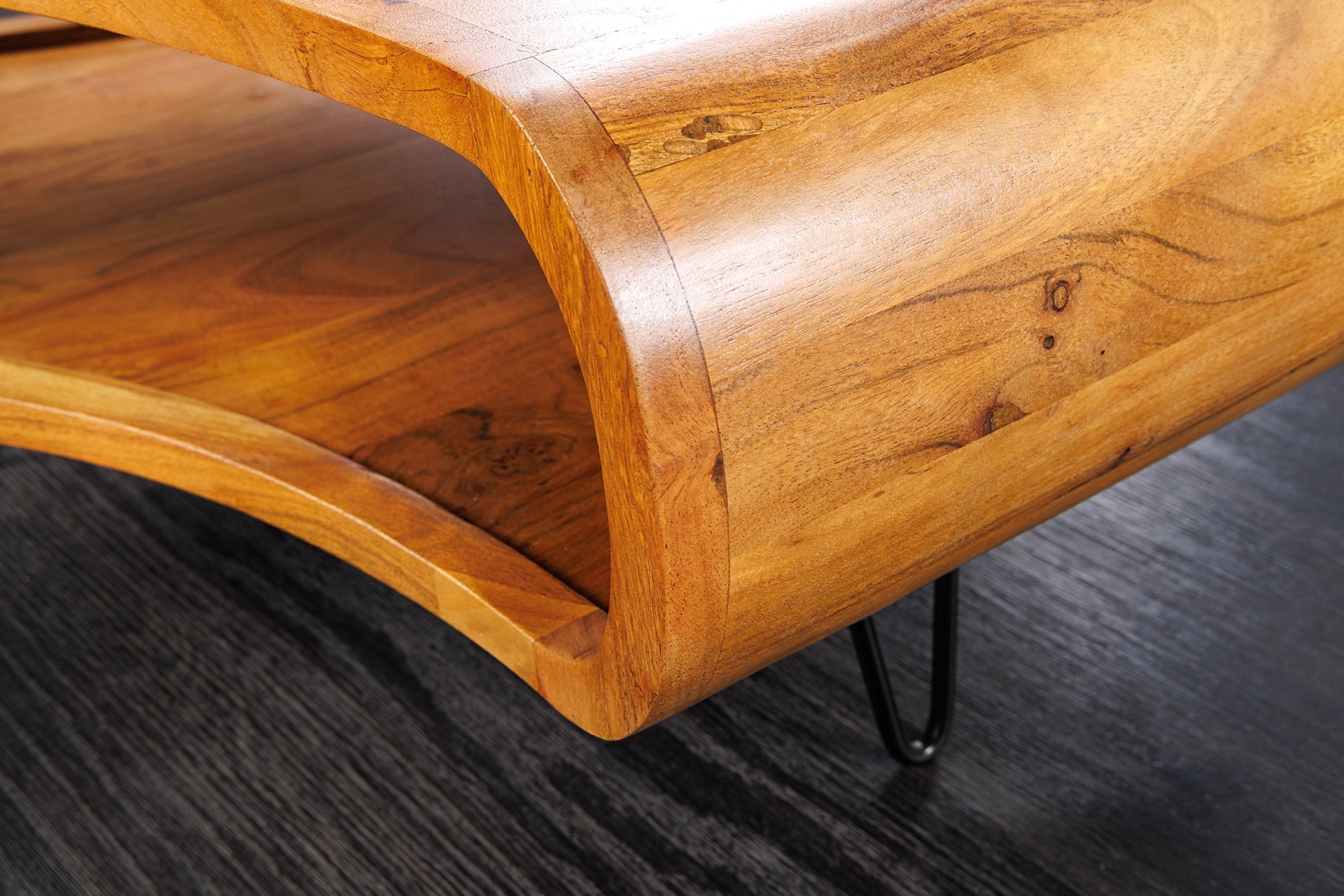 Table basse solide ORGANIC LIVING 90cm en bois d’acacia finition miel marron avec espace de rangement