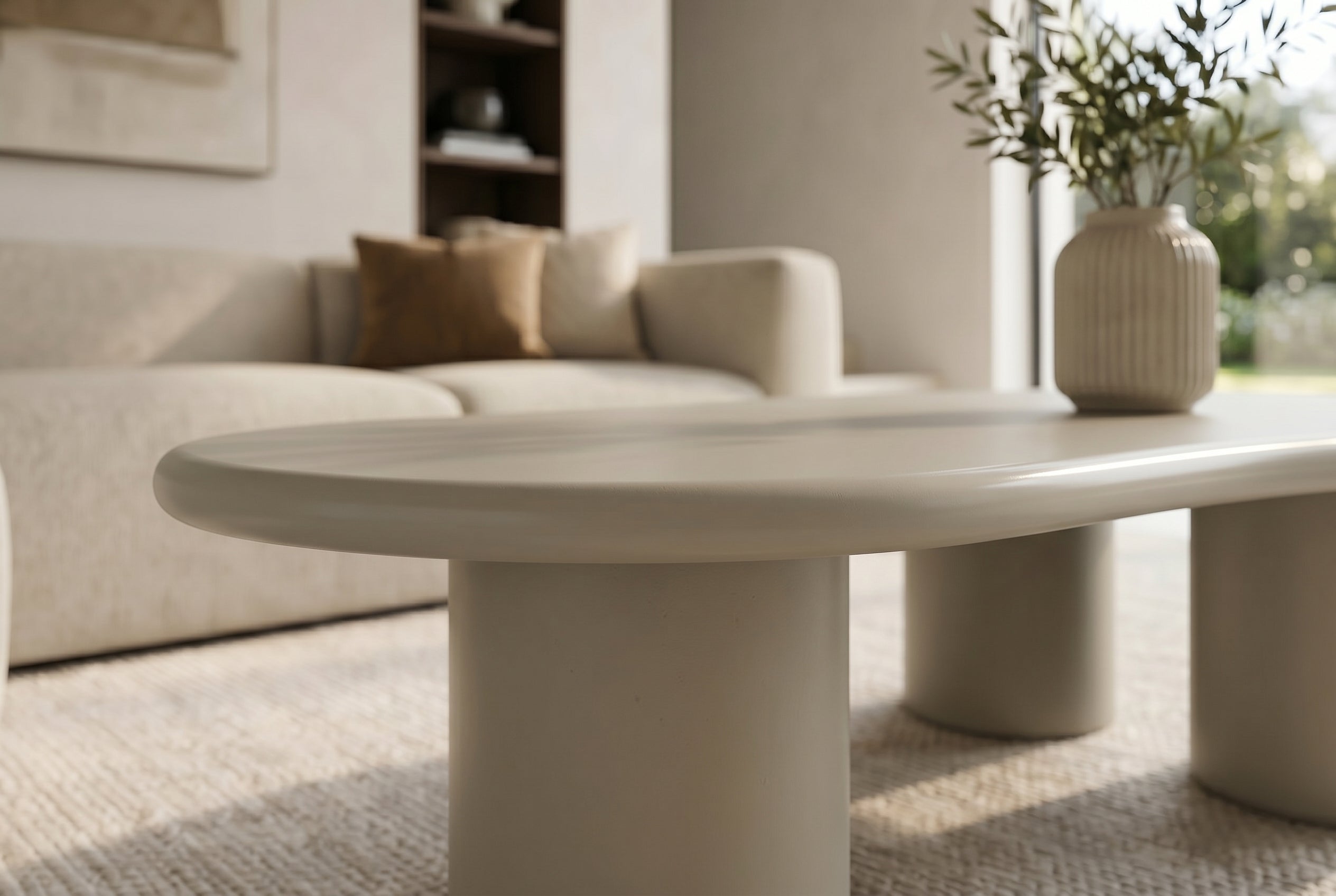 Table basse stylée ORGANIKO 130cm ciment grège forme organique