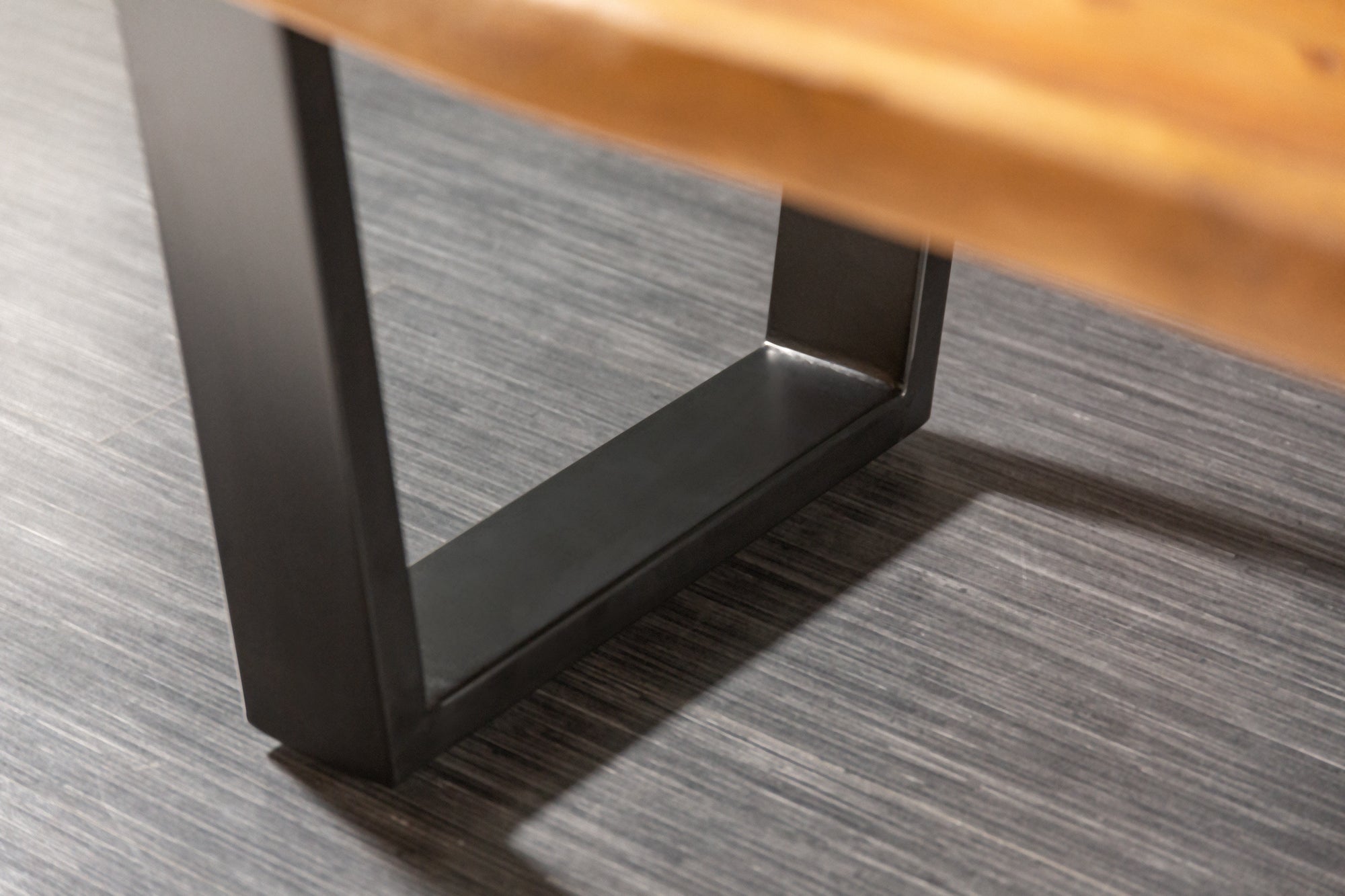 MAMMUT mesa de centro tronco de árbol de madera maciza 110cm acacia negro estructura metálica tapa 3.5cm