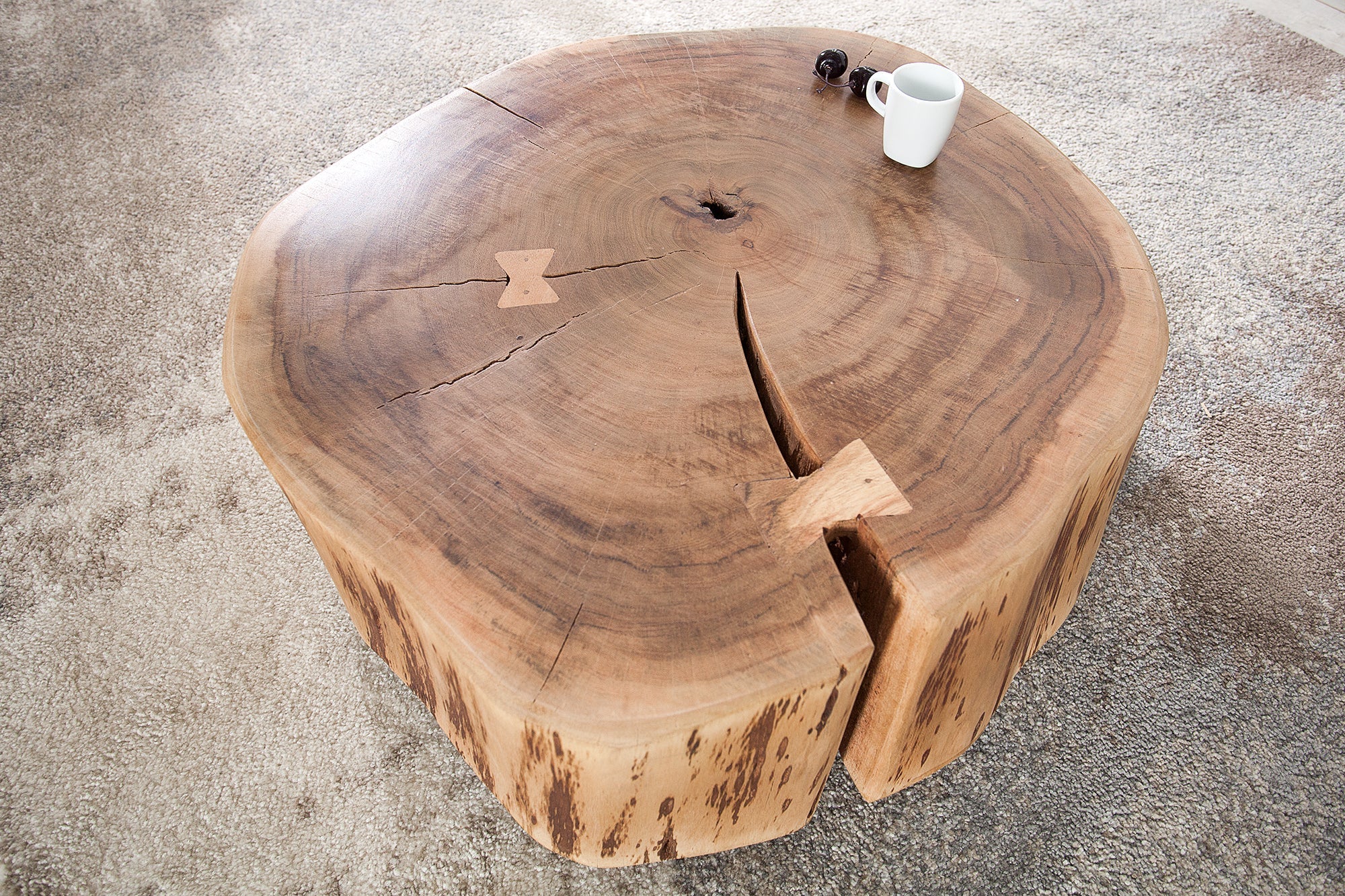 Mesa de centro GOA tronco de árbol 60cm madera maciza de acacia natural redonda con ruedas únicas