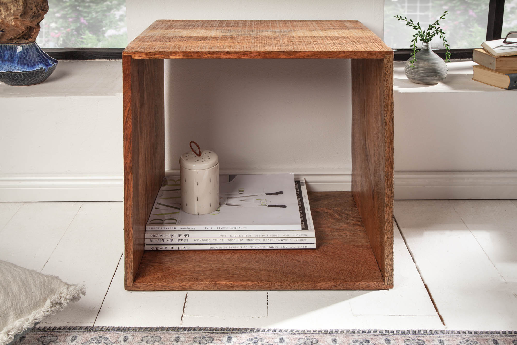 MAKASSAR Mesita auxiliar de 45cm hecha a mano en madera de mango natural y madera maciza, mesita de noche con estante
