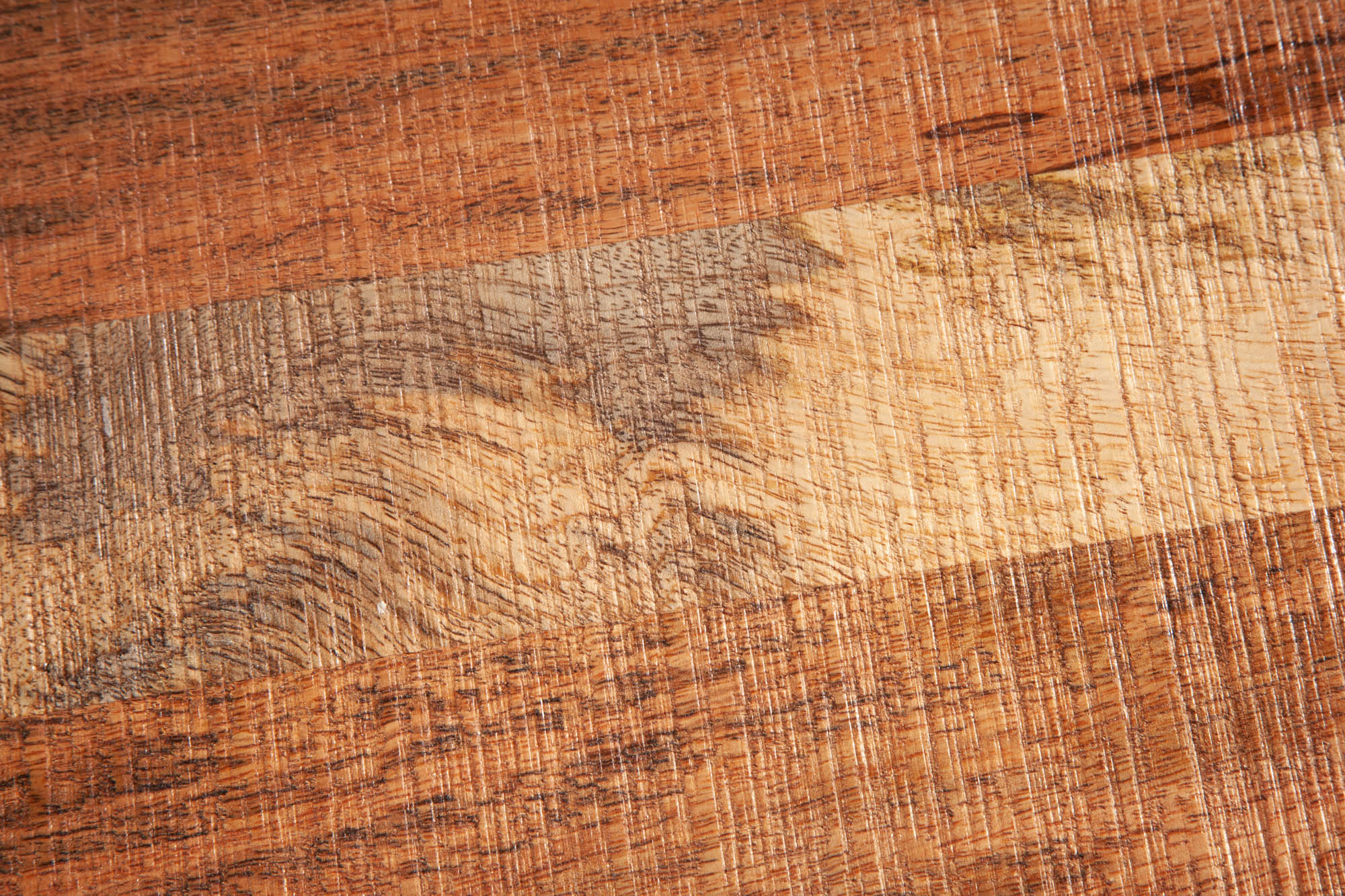 MAKASSAR Mesita auxiliar de 45cm hecha a mano en madera de mango natural y madera maciza, mesita de noche con estante