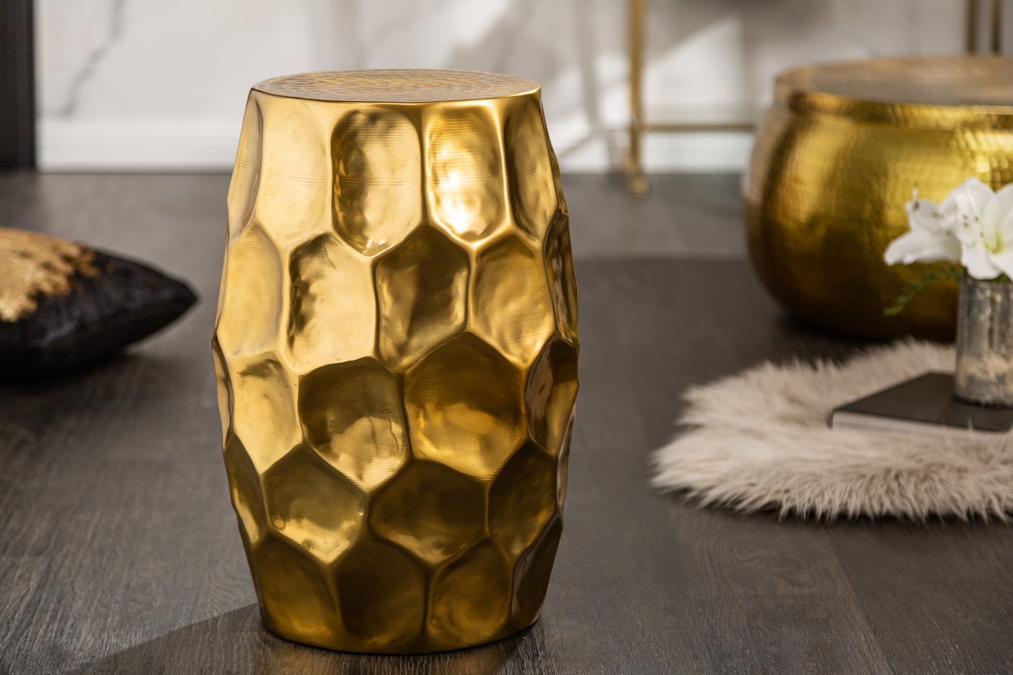 ORGANIC ORIENT mesa auxiliar artesanal 50cm metal dorado martillado diseño redondo