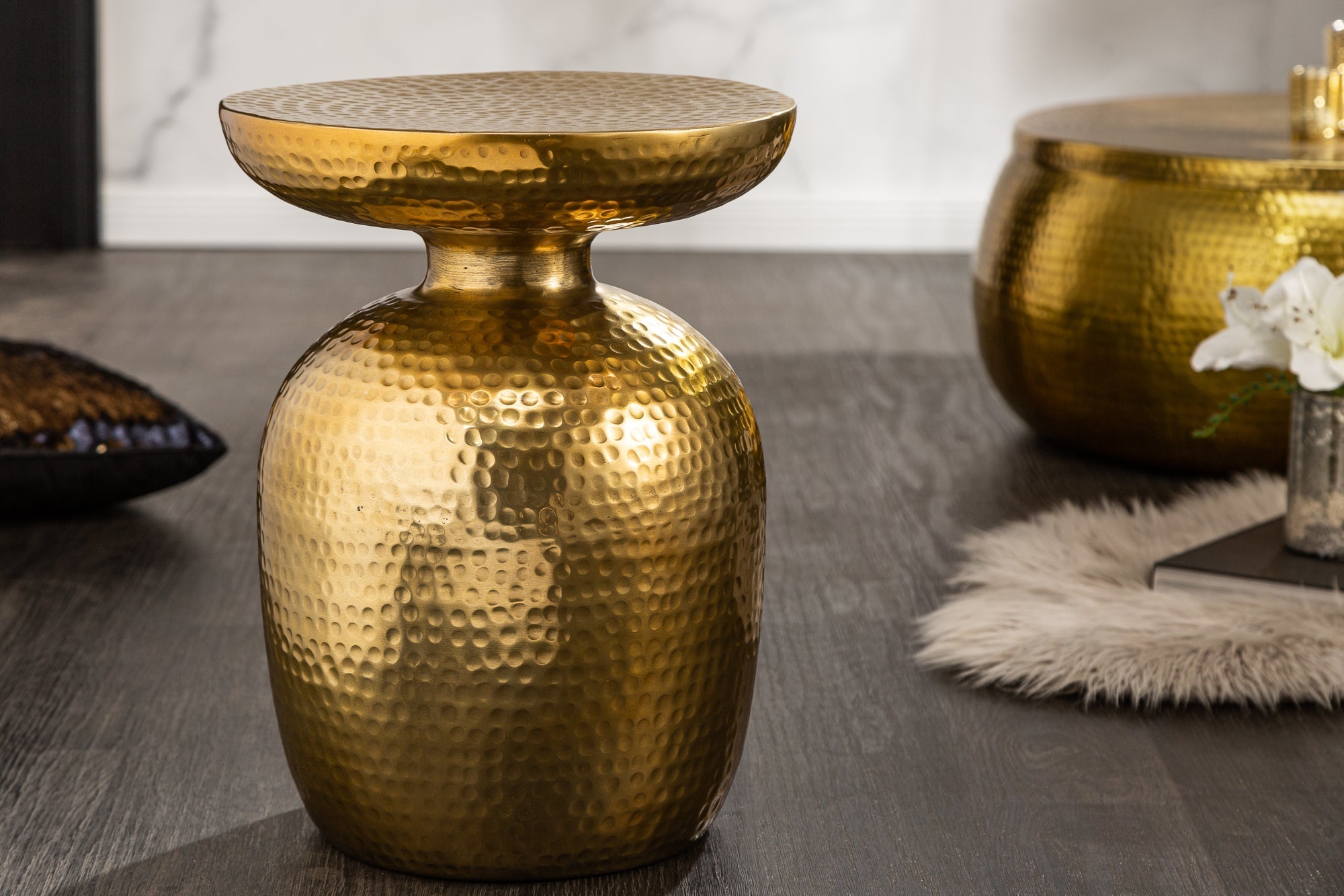 Table d’appoint artisanale ORIENT 50cm design martelé doré