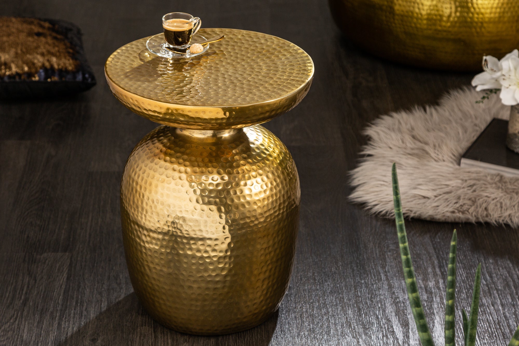 ORIENT Mesa auxiliar 50cm hecha a mano, diseño martillado dorado