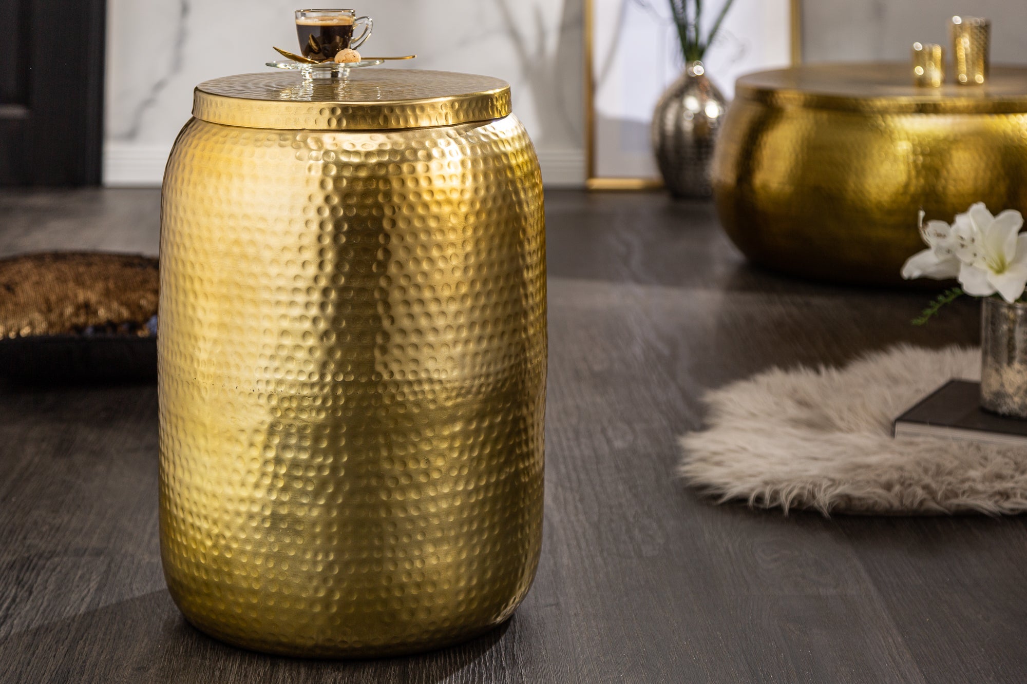 ORIENT STORAGE mesa auxiliar artesanal 50cm diseño martillado dorado con espacio de almacenaje redondo