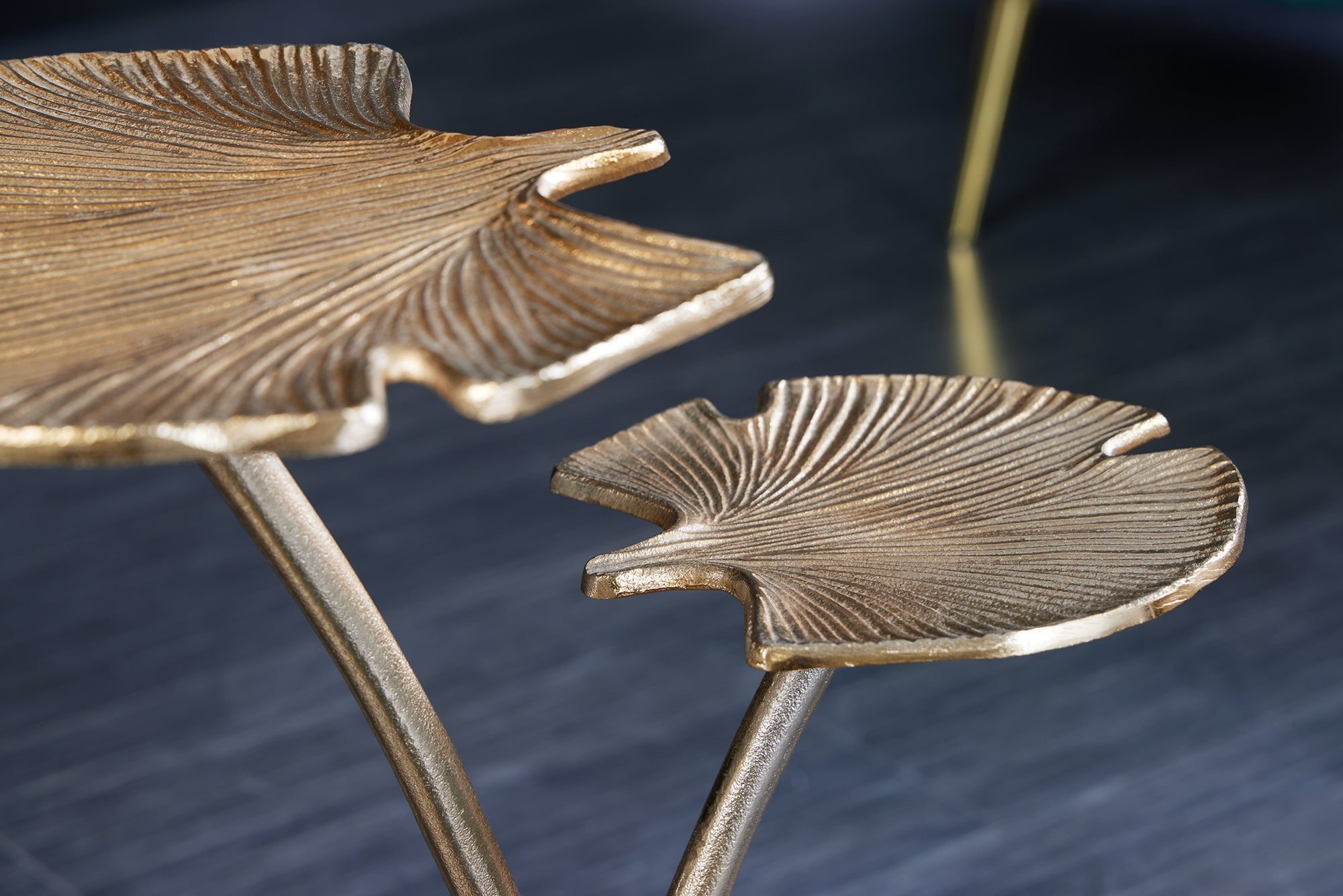 Table d’appoint décorative GINKGO LEAFS 50cm métal doré fait main