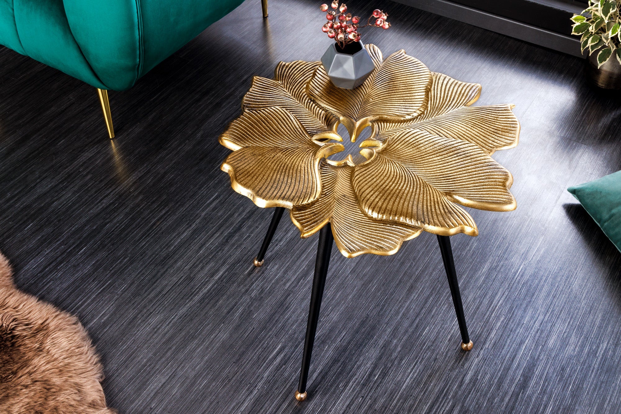 Mesa auxiliar decorativa GINKGO LEAFS, 60 cm, realizada a mano en metal dorado