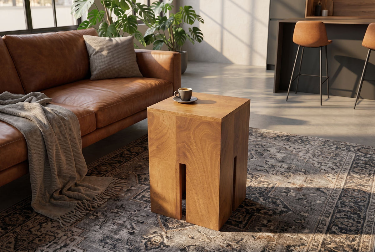Table d’appoint design CASTLE 45cm finition miel marron en bois de manguier massif fait main