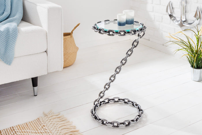 Table d'appoint design CHAINS 35 cm en métal argenté fait main, plateau rond en verre, cadre en chaîne