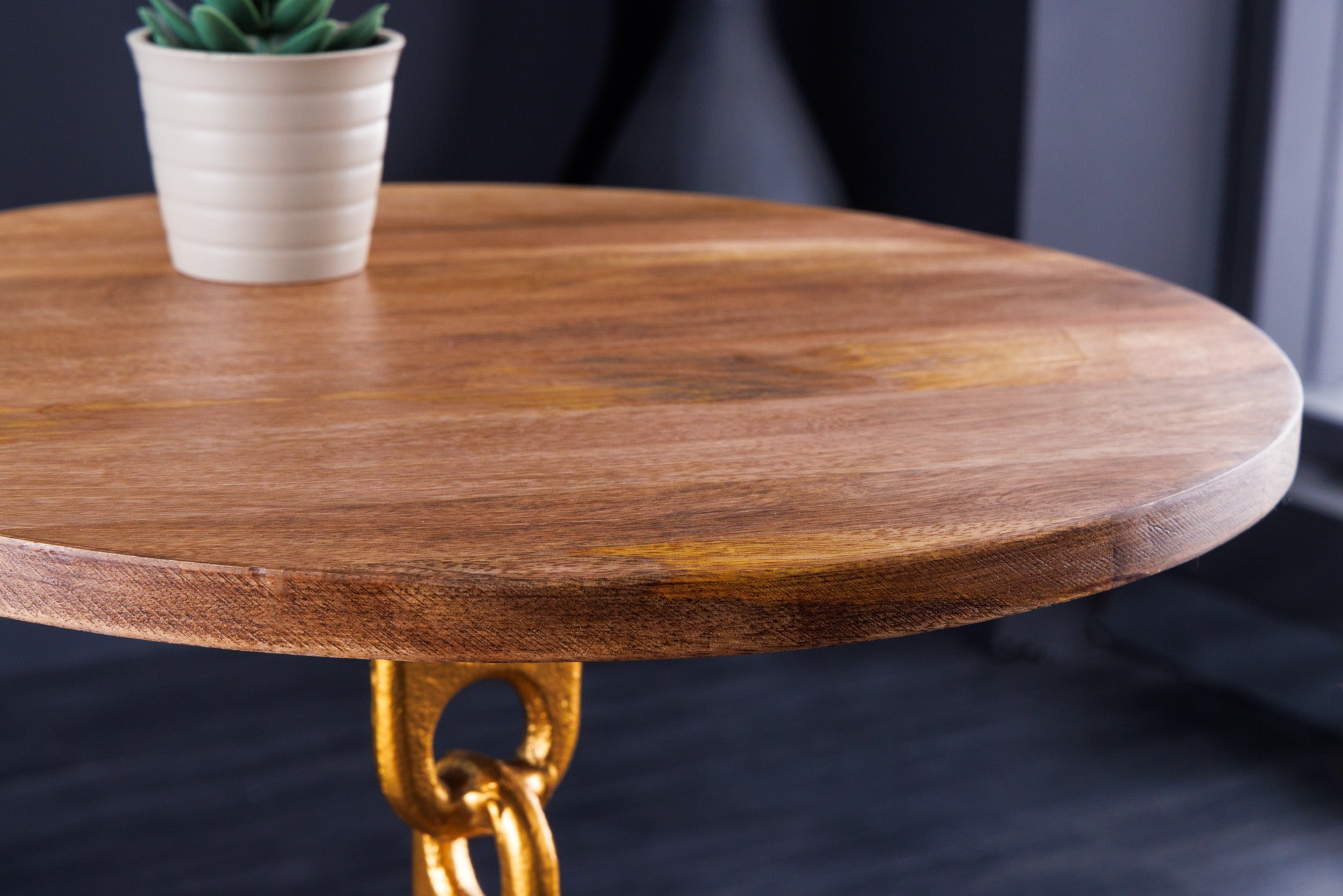 CHAINS mesa auxiliar de diseño 55cm en madera de mango dorada, marco de cadena de metal redondo macizo hecho a mano