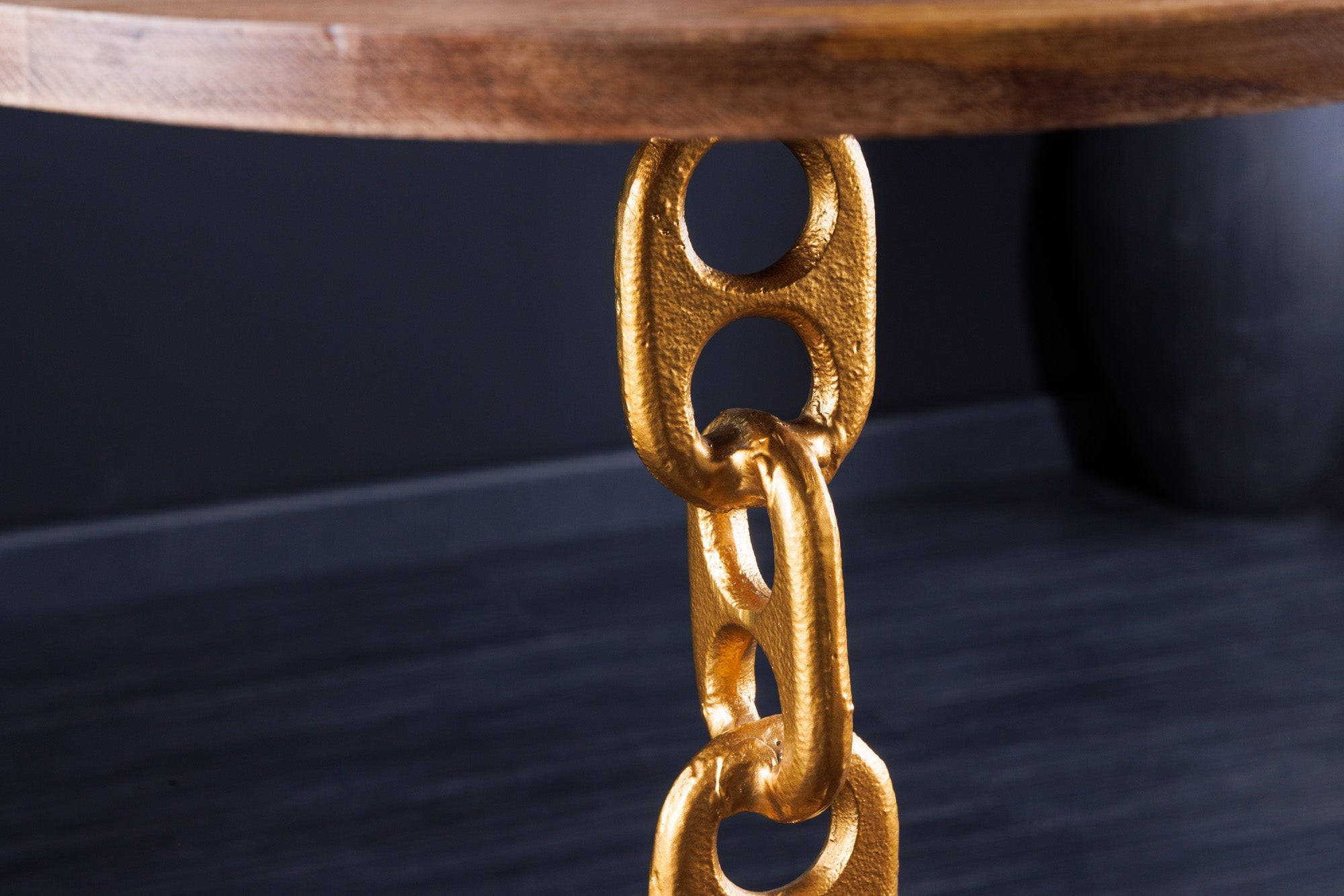 CHAINS mesa auxiliar de diseño 55cm en madera de mango dorada, marco de cadena de metal redondo macizo hecho a mano
