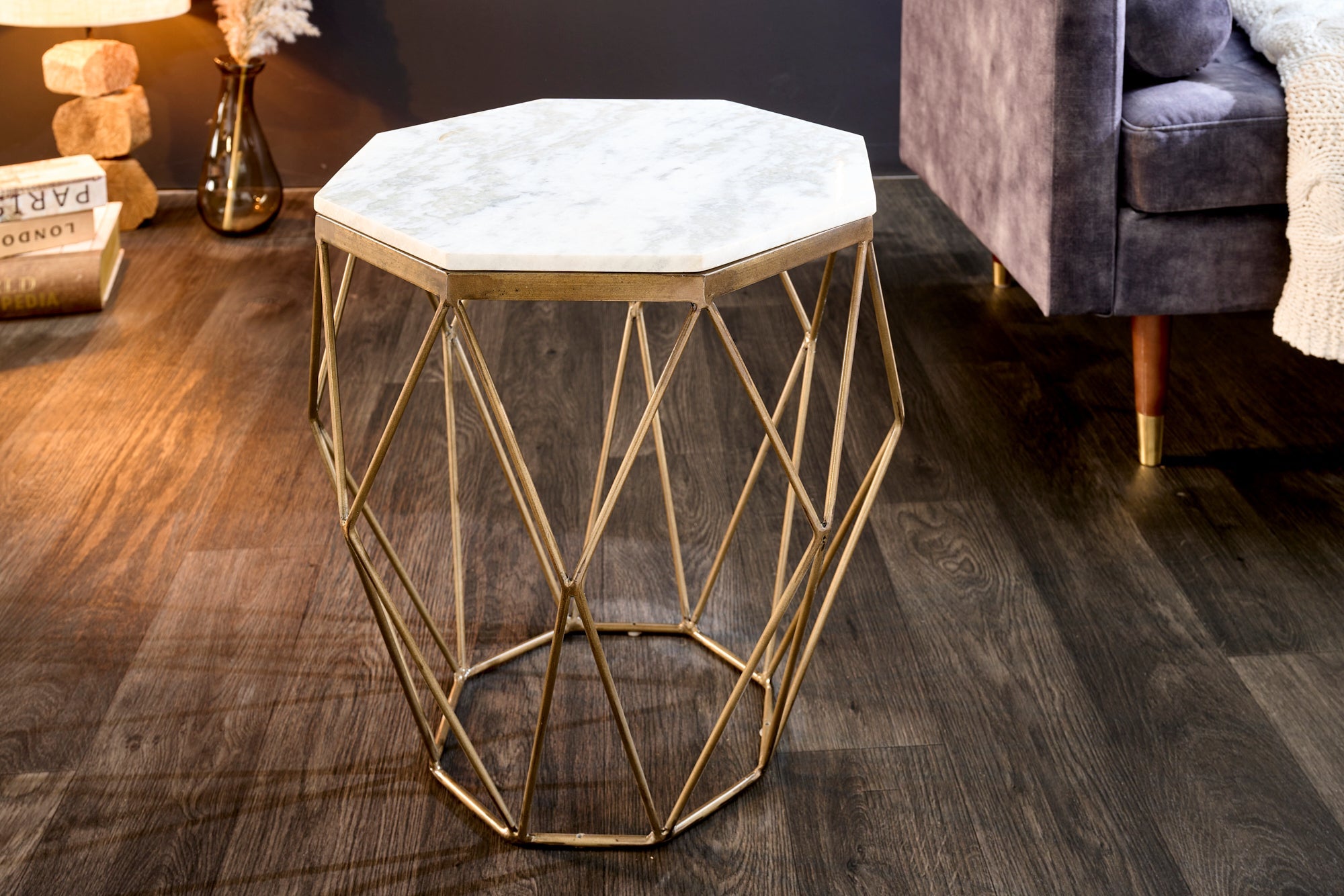 Mesa auxiliar de diseño DIAMOND 50cm mármol blanco latón metal