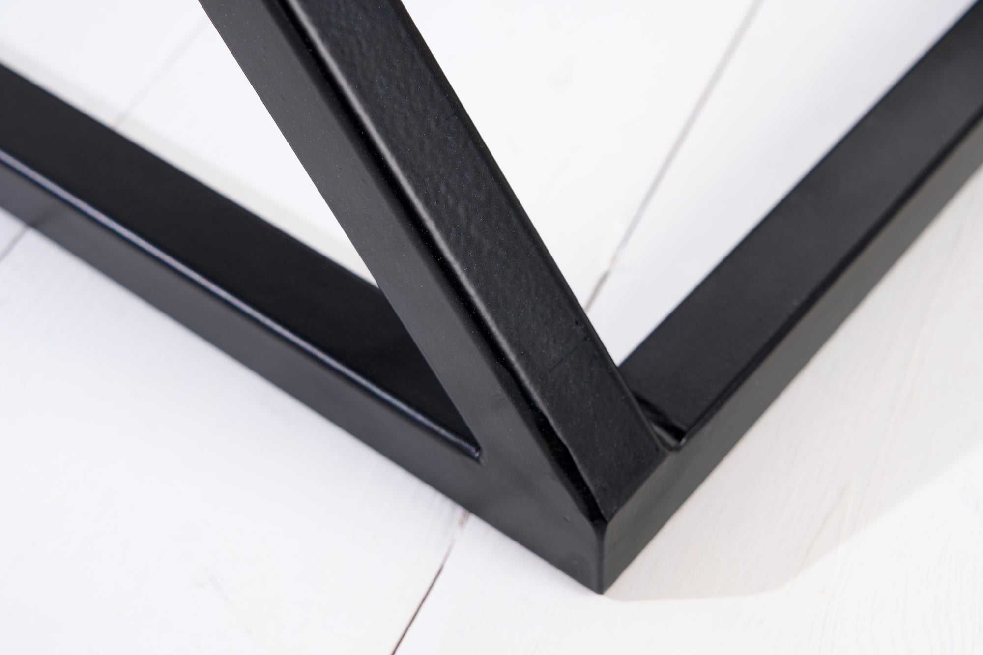 BUTLER mesa auxiliar de madera maciza 60cm marrón acabado piedra Sheesham metal negro
