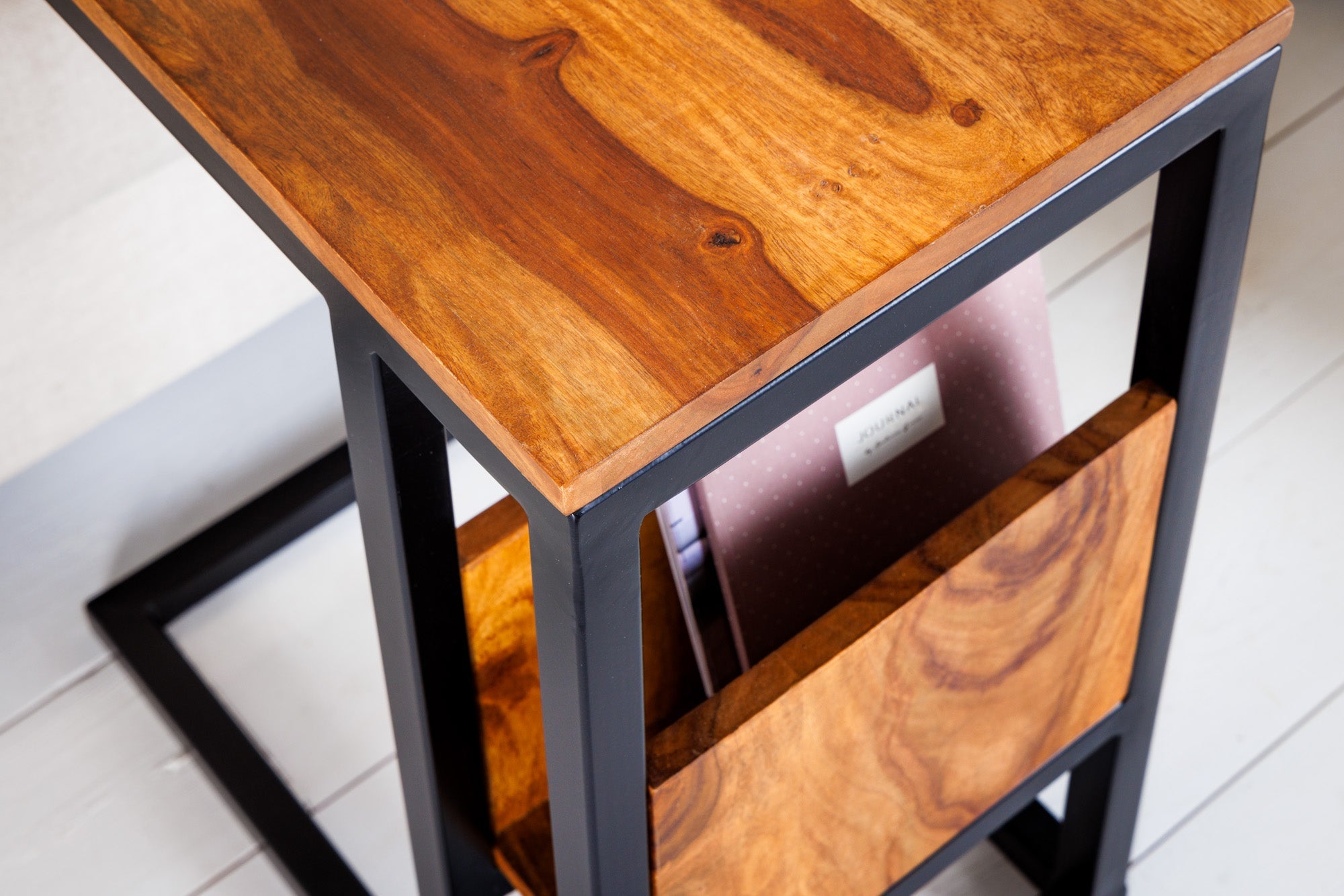 CONCIERGE Mesa auxiliar de madera maciza de 60 cm con acabado en piedra Sheesham marrón y espacio de almacenamiento