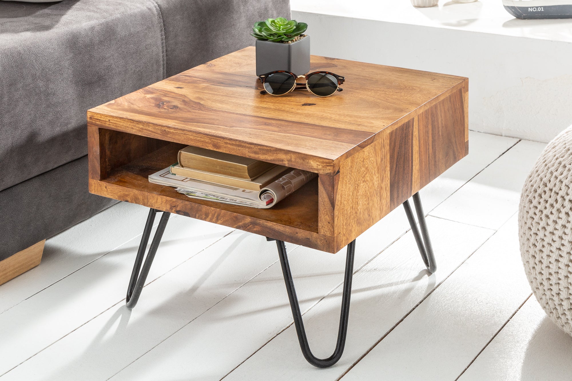 SCORPION mesa auxiliar de madera maciza 45cm marrón Acabado piedra Sheesham Patas de horquilla Espacio de almacenamiento