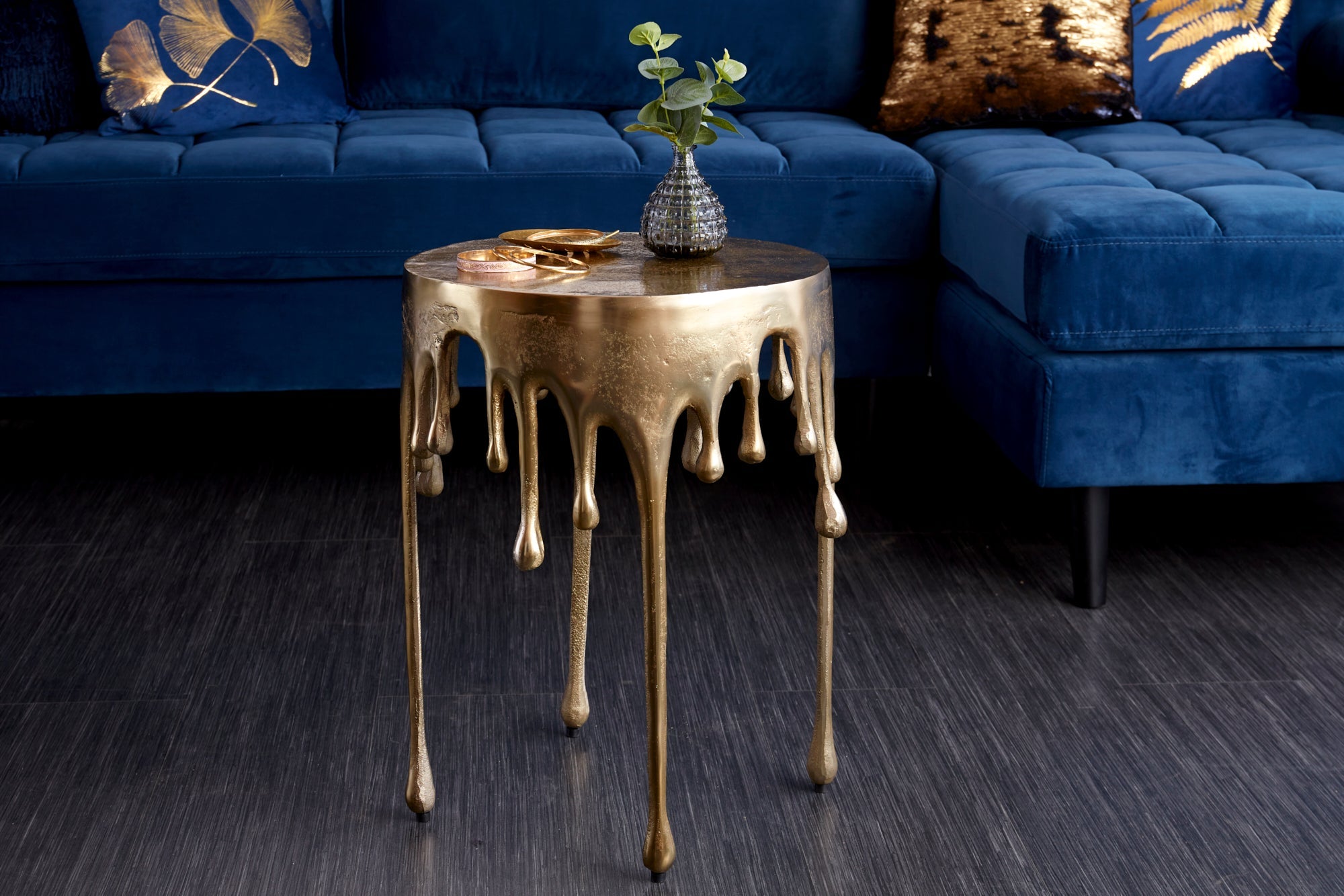 Extravagante mesa auxiliar LIQUID LINE 50cm redonda de aluminio metal dorado diseño gota