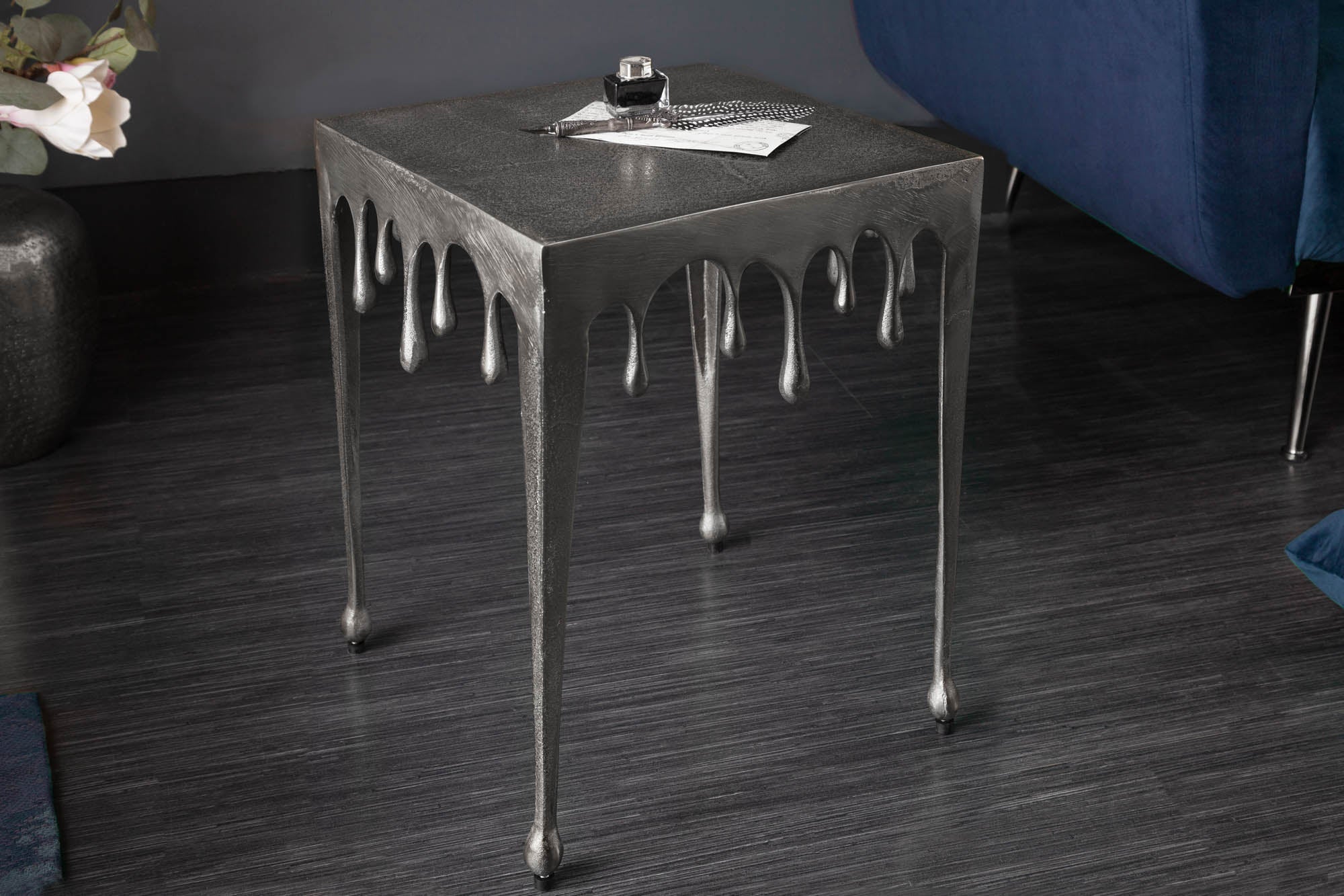 Table d’appoint extravagante LIQUID LINE S 34cm design en forme de larme argentée