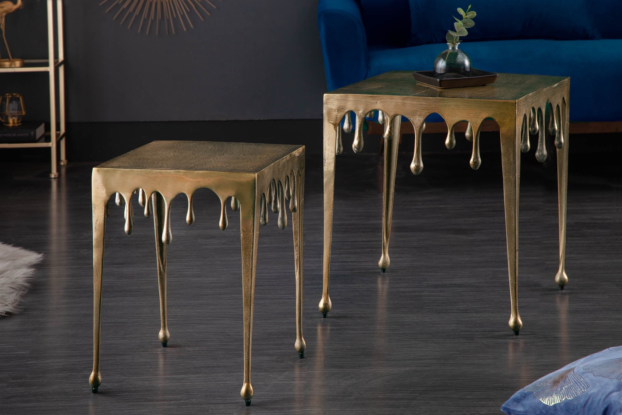 Extravagante mesa auxiliar LIQUID LINE S 34cm gota de oro