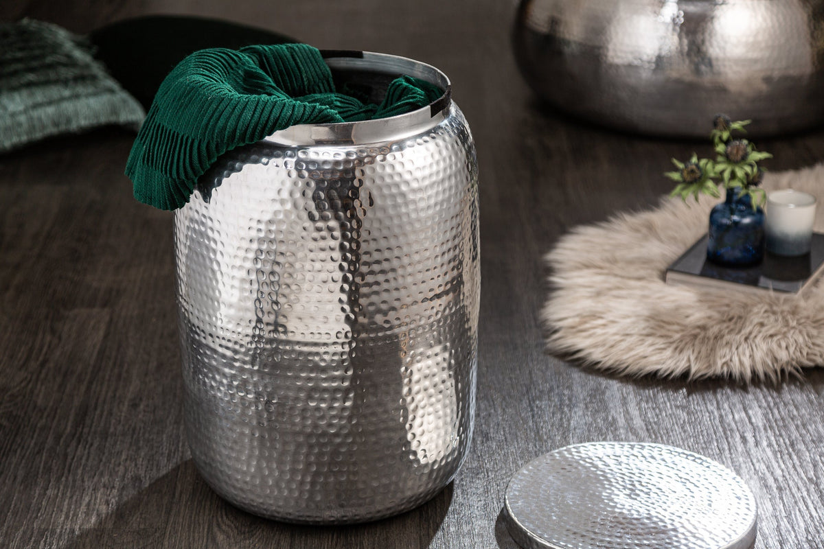 Table d’appoint faite main ORIENT STORAGE 50cm design martelé en argent avec espace de rangement rond