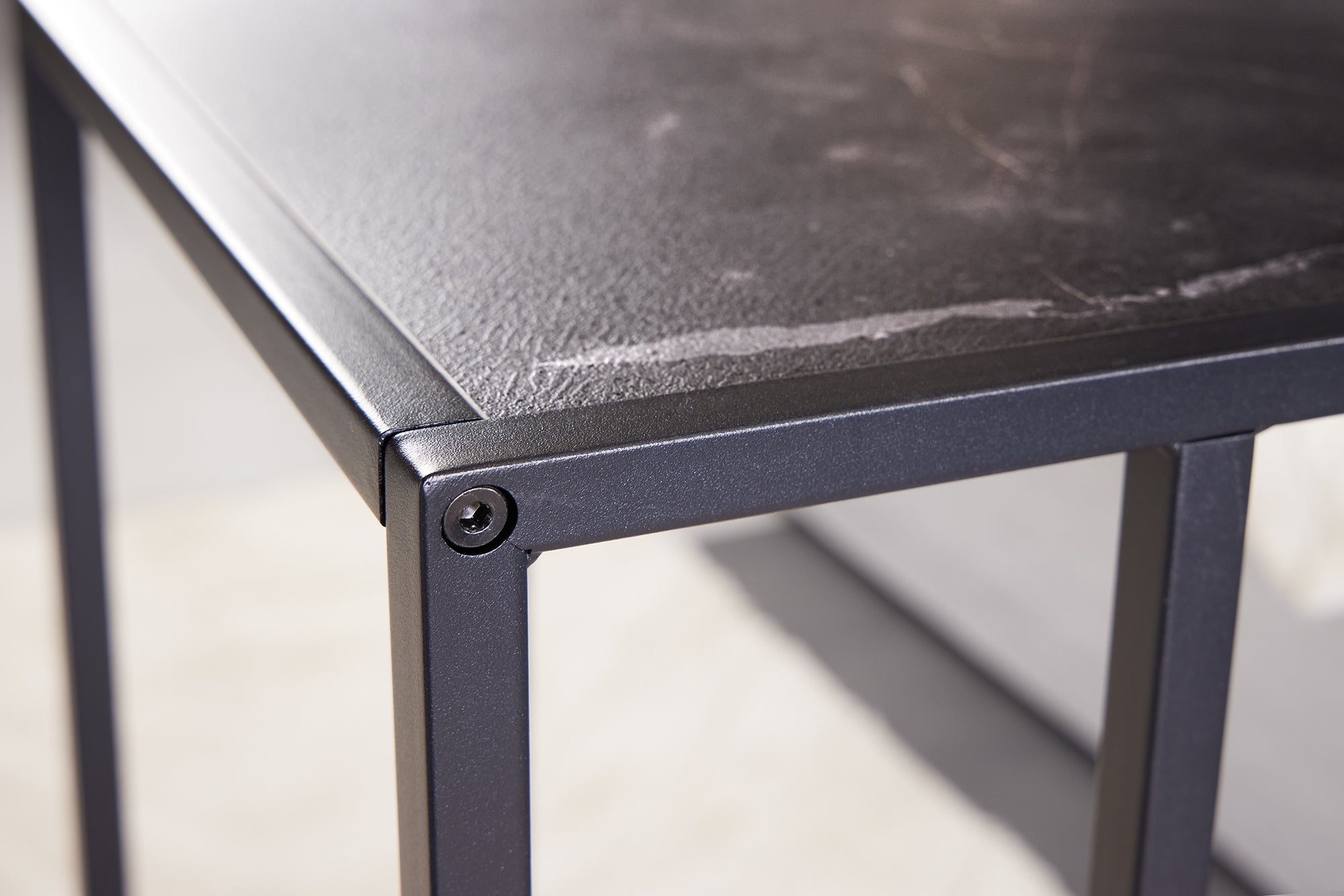 SLIM LINE Mesa auxiliar moderna de 65 cm en metal grafito para ordenador portátil