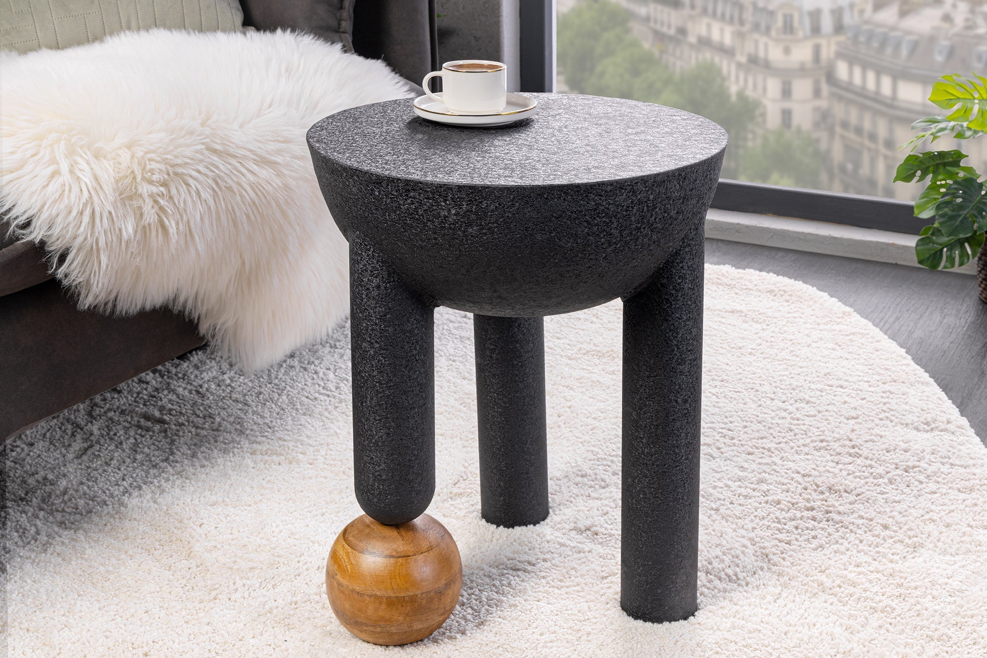 Table d'appoint ronde ABSTRACT 50cm fer noir boule en bois de manguier fait main