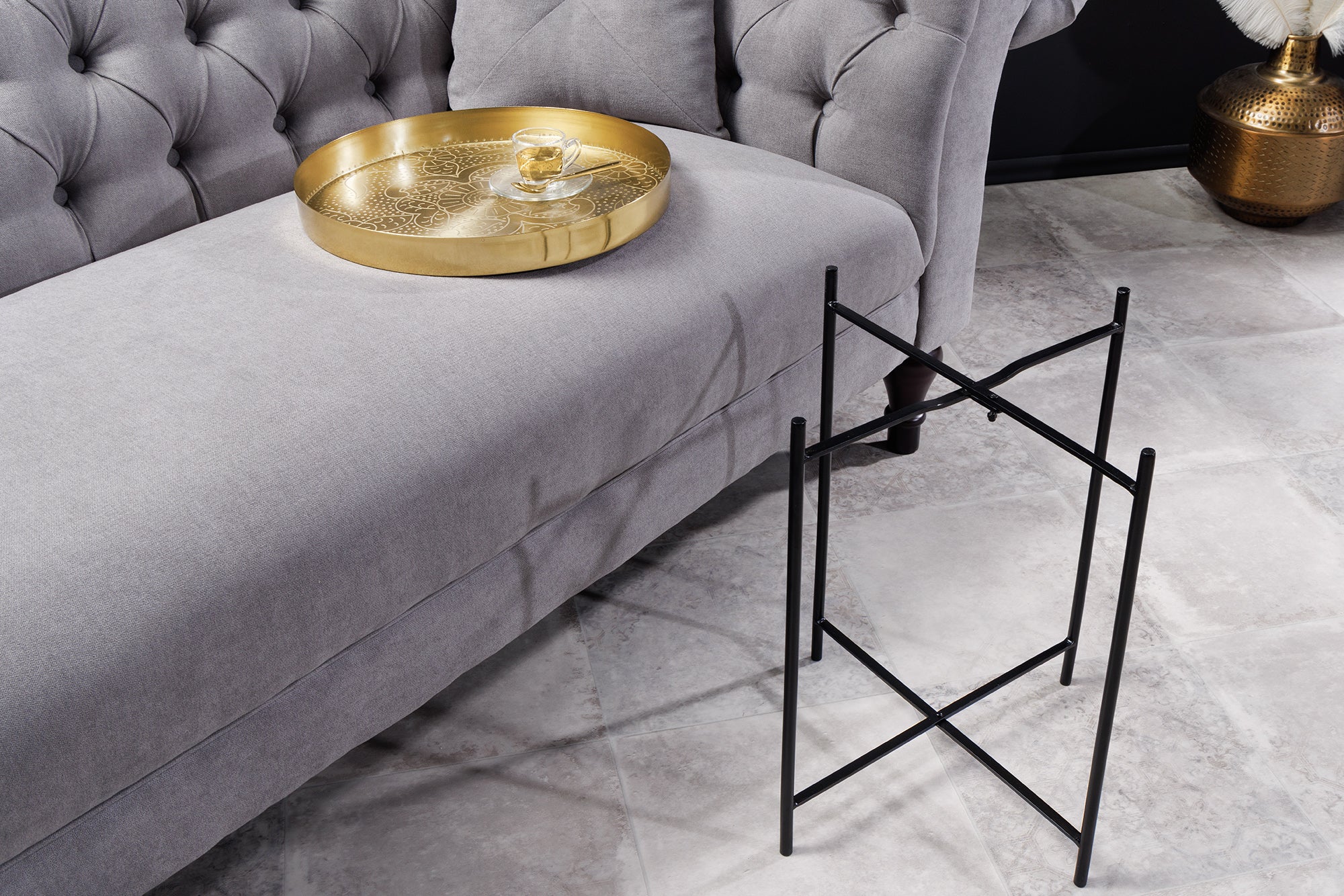CASABLANCA Mesa auxiliar redonda de 50 cm de latón dorado con tablero extraíble de diseño martillado