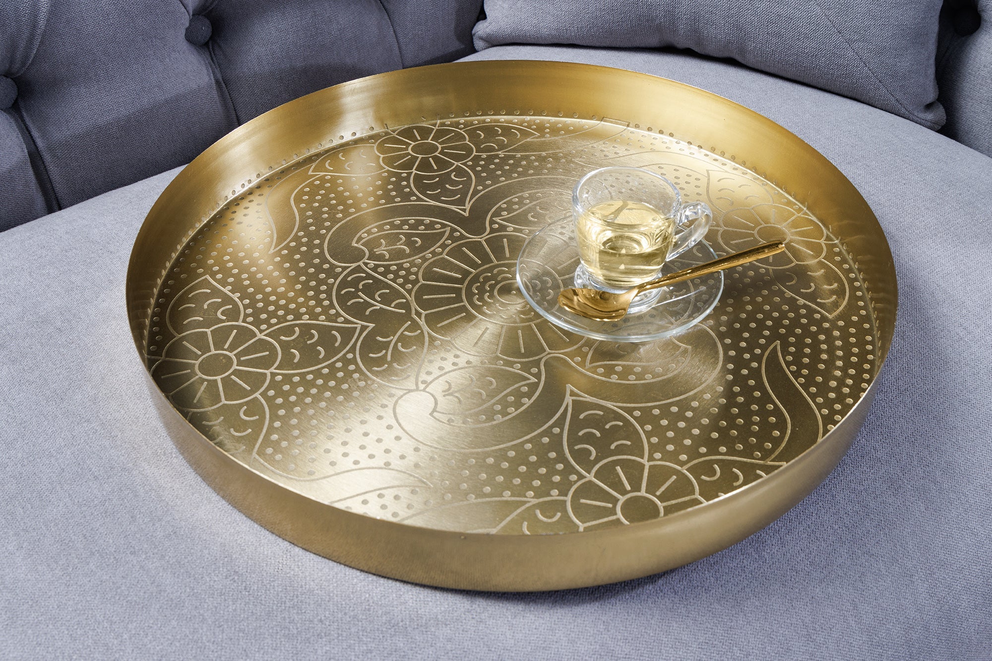 CASABLANCA Mesa auxiliar redonda de 50 cm de latón dorado con tablero extraíble de diseño martillado