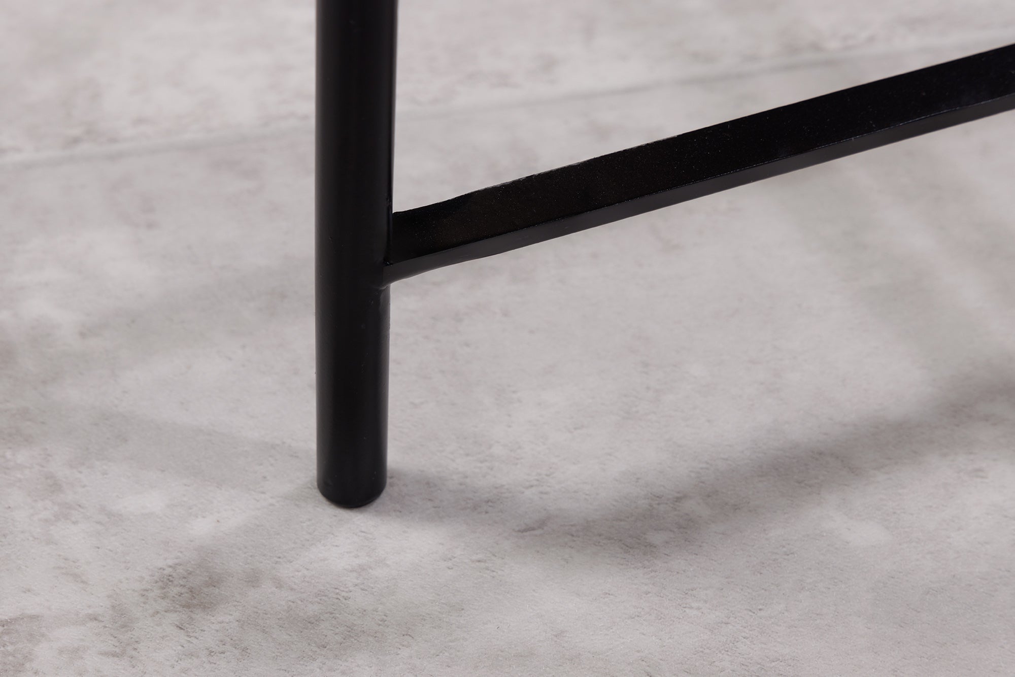 CASABLANCA Mesa auxiliar redonda de 50 cm de latón dorado con tablero extraíble de diseño martillado