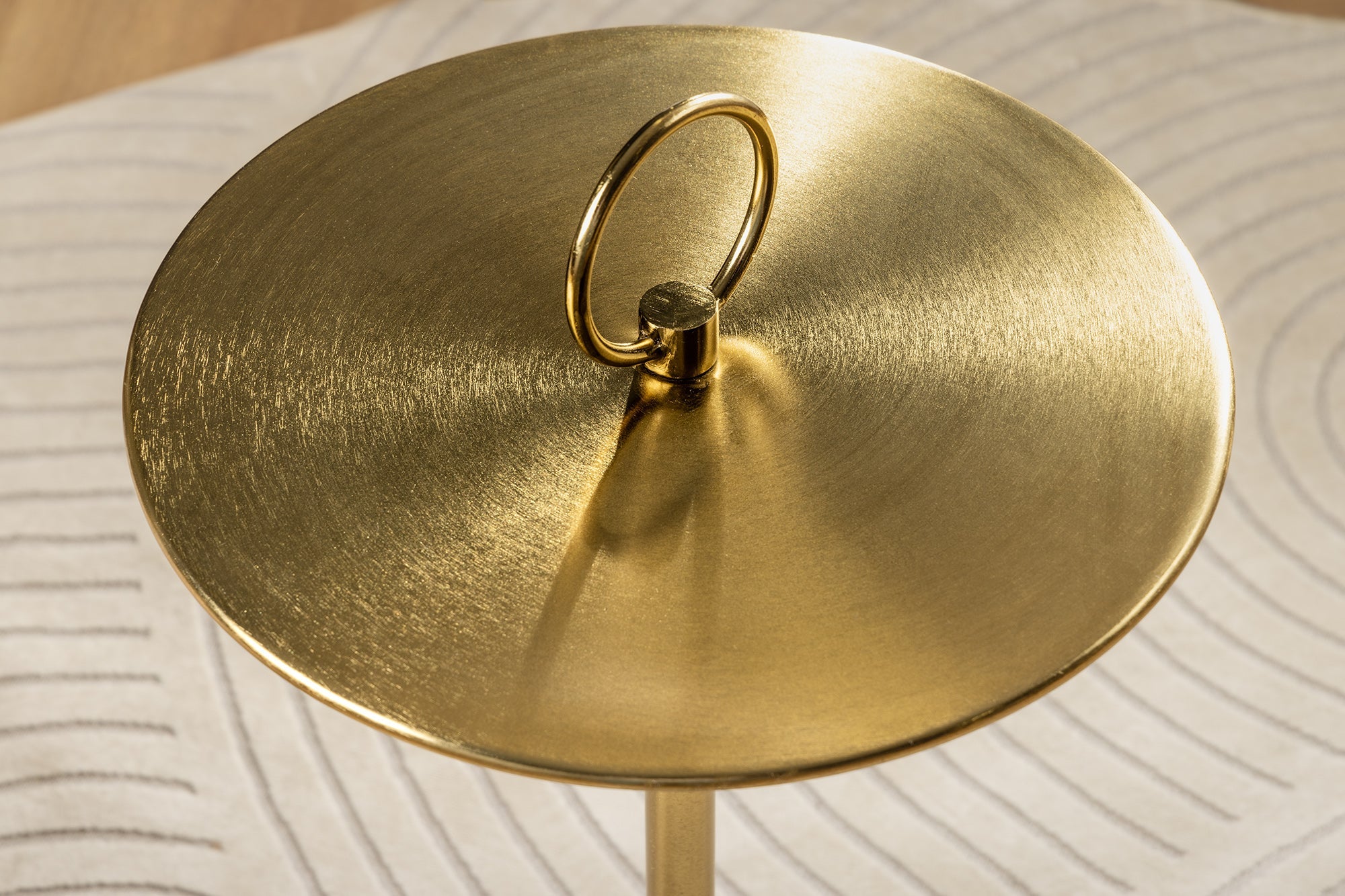 ELEGANCE Mesa auxiliar redonda de 60 cm de hierro dorado y mármol artesanal