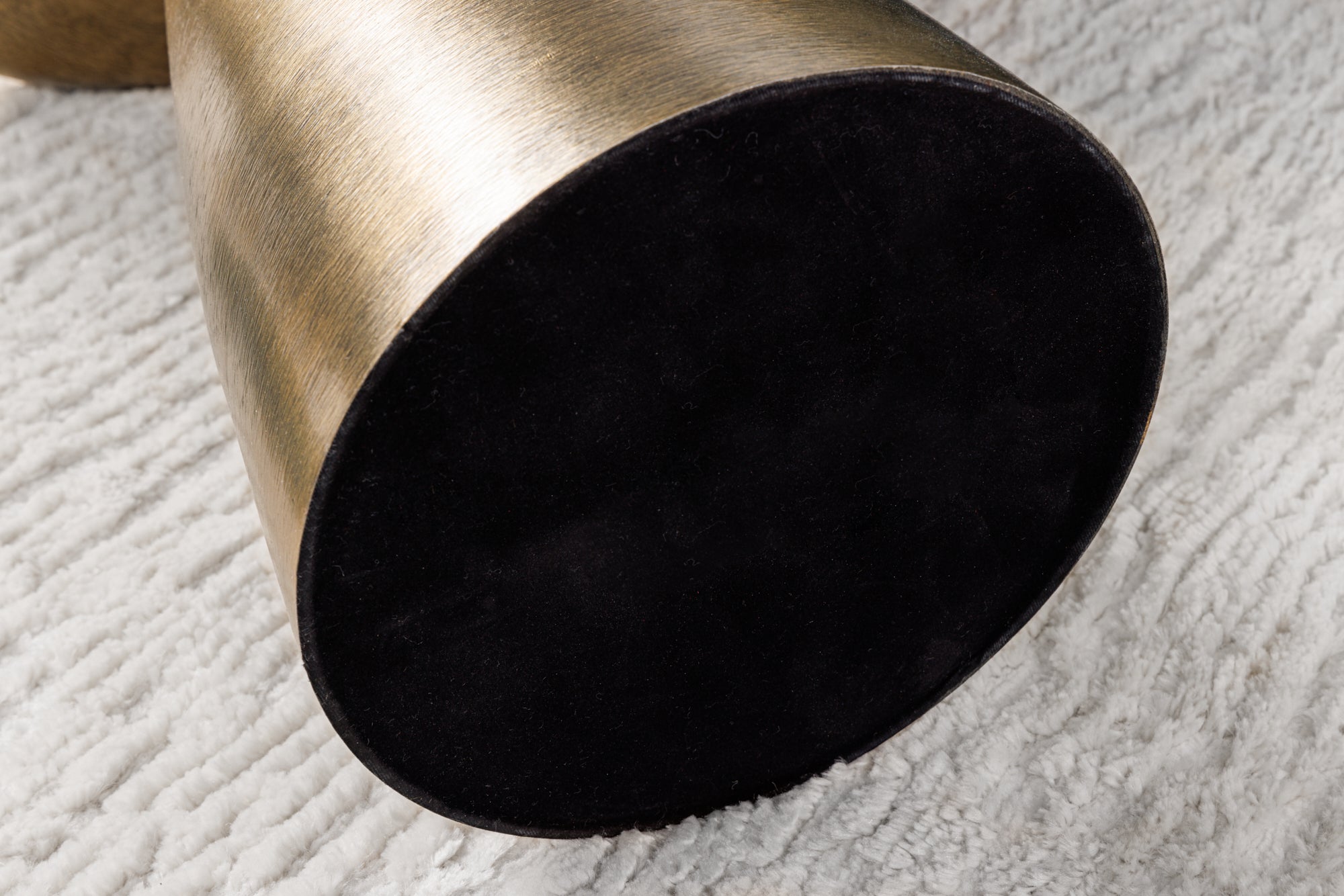ELEMENTS Mesa auxiliar redonda de 55 cm de mármol verde dorado hecho a mano