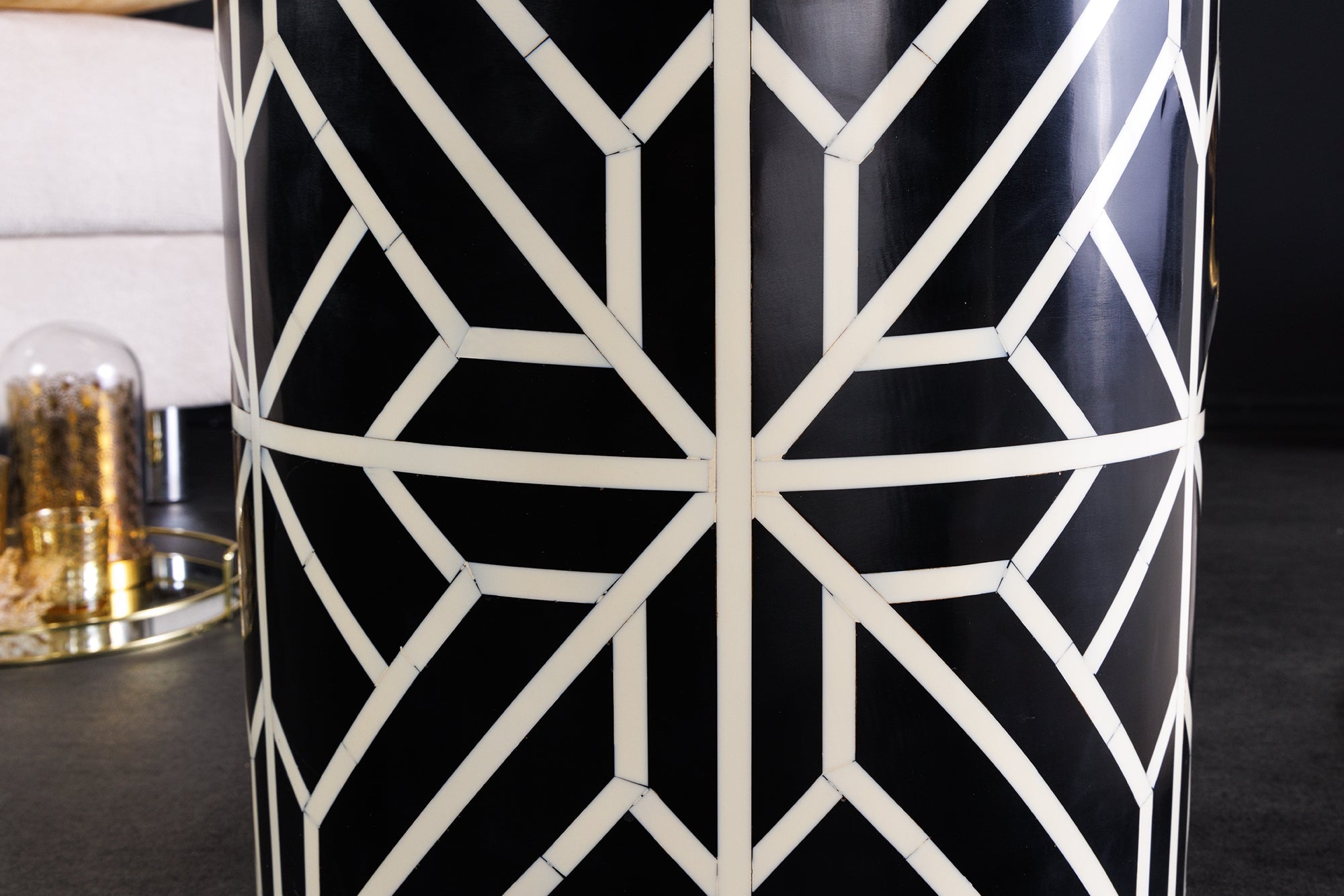 Table d'appoint ronde en marqueterie d'os HARMONY NATURE 45 cm, noire et blanche, fabriquée à la main
