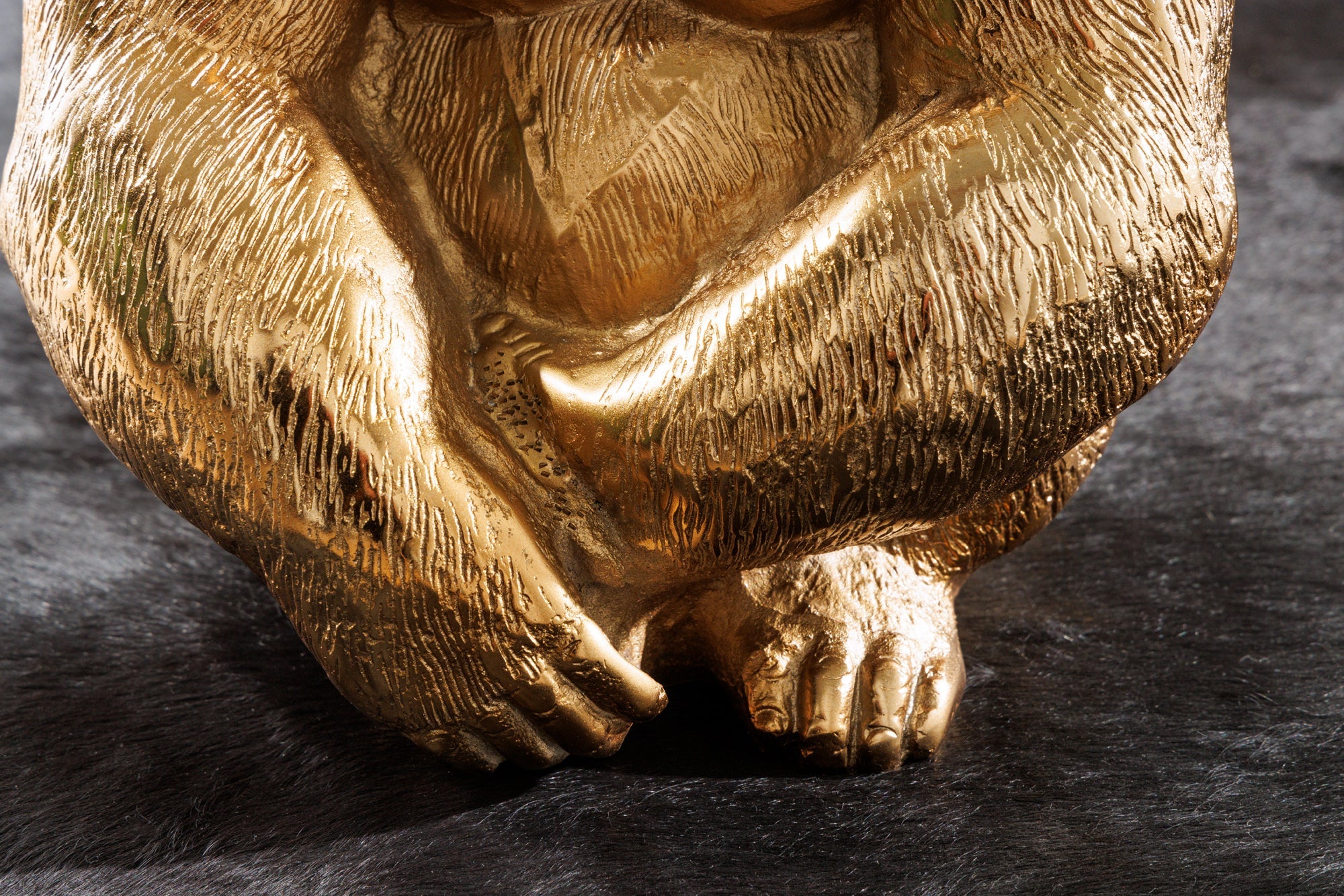 KONG mesa auxiliar redonda 50cm metal dorado cristal figura mono escultura gorila