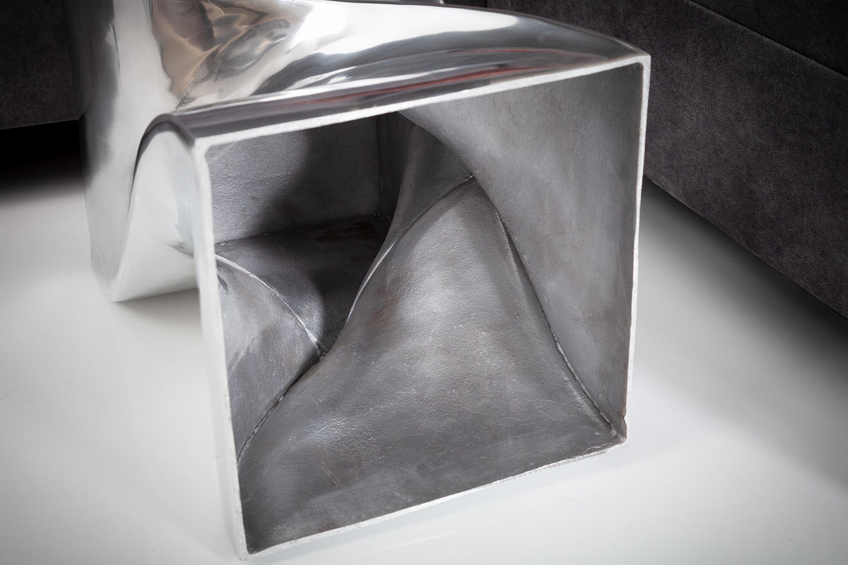 Table d’appoint sculpturale TWIST 45cm tabouret en aluminium poli argent design moderne