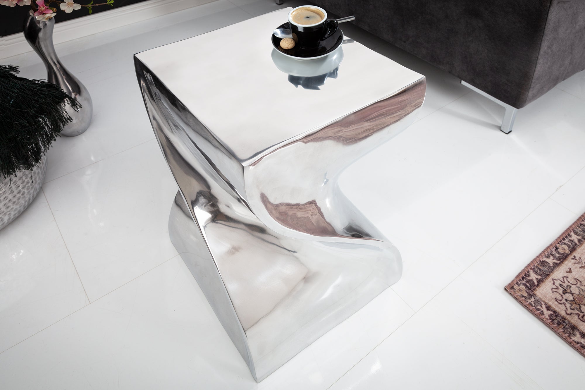 TWIST Taburete de mesa auxiliar escultural de 45 cm de aluminio plateado pulido Diseño moderno