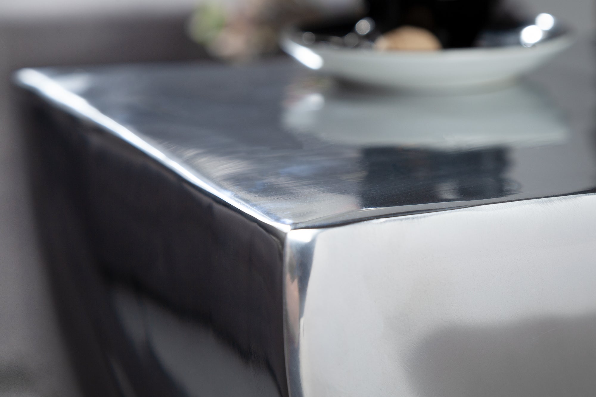 TWIST Taburete de mesa auxiliar escultural de 45 cm de aluminio plateado pulido Diseño moderno