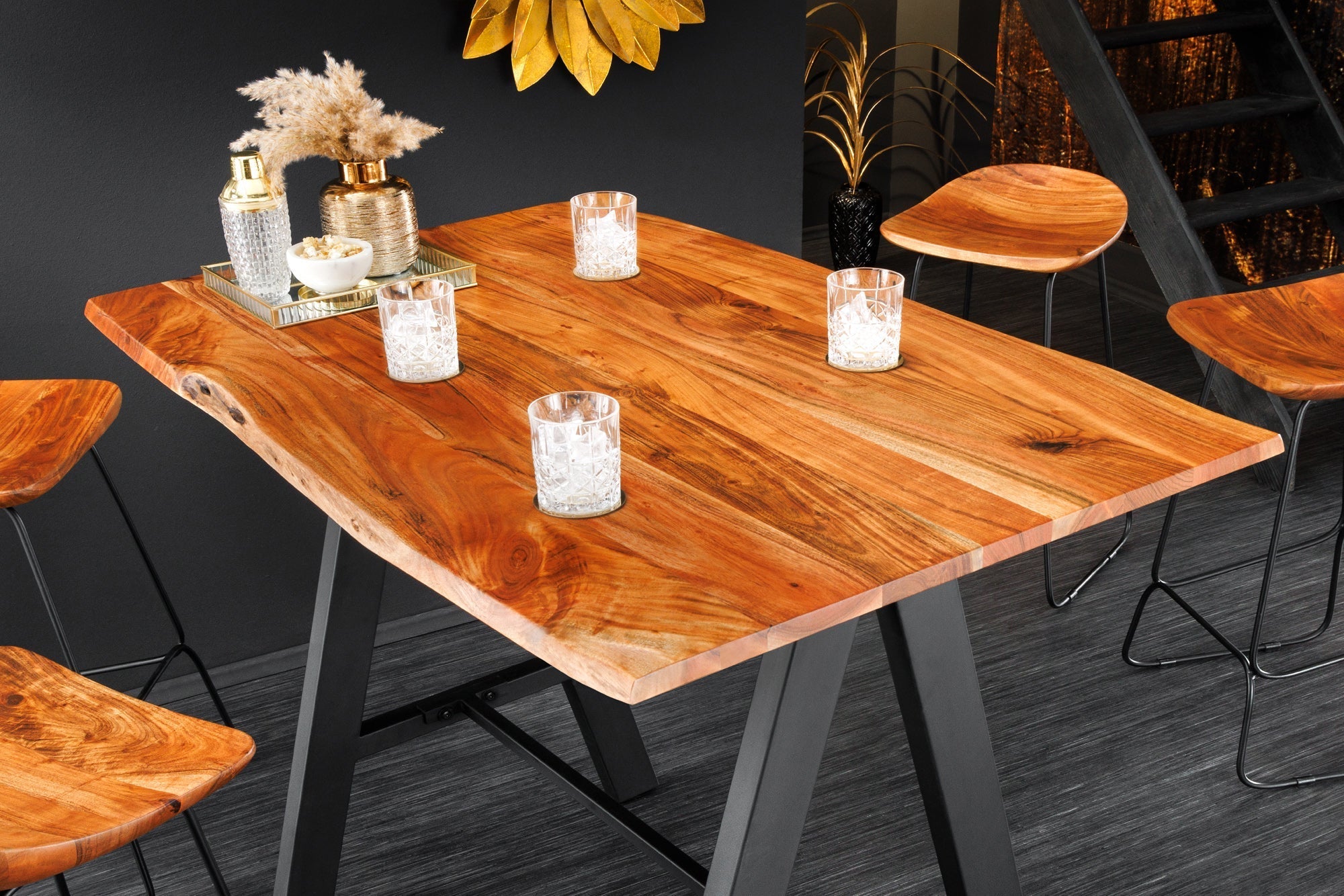 Table de bar en bois massif MAMMUT 120cm acacia naturel bord métal noir avec repose-pieds