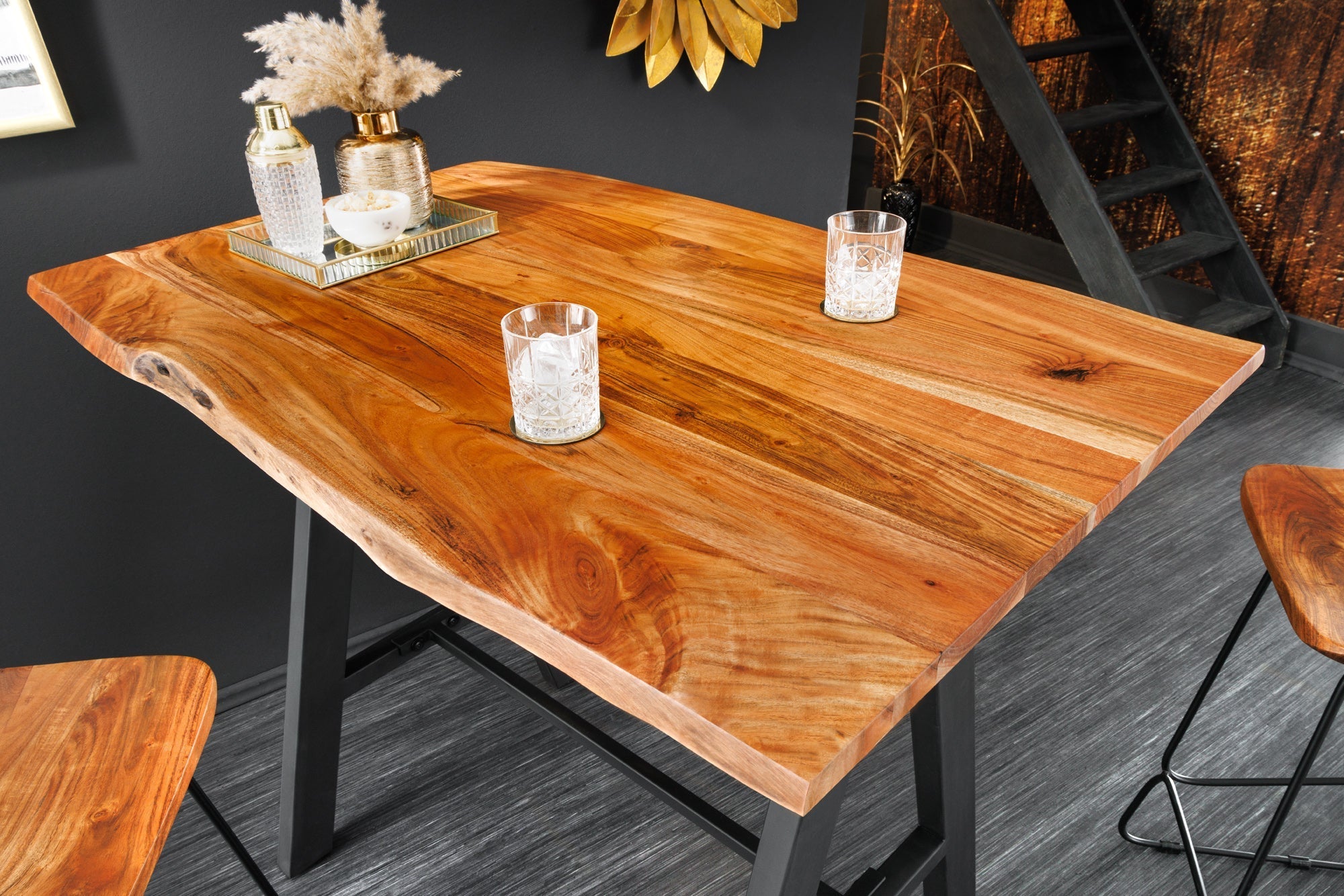 Table de bar en bois massif MAMMUT 120cm acacia naturel bord métal noir avec repose-pieds