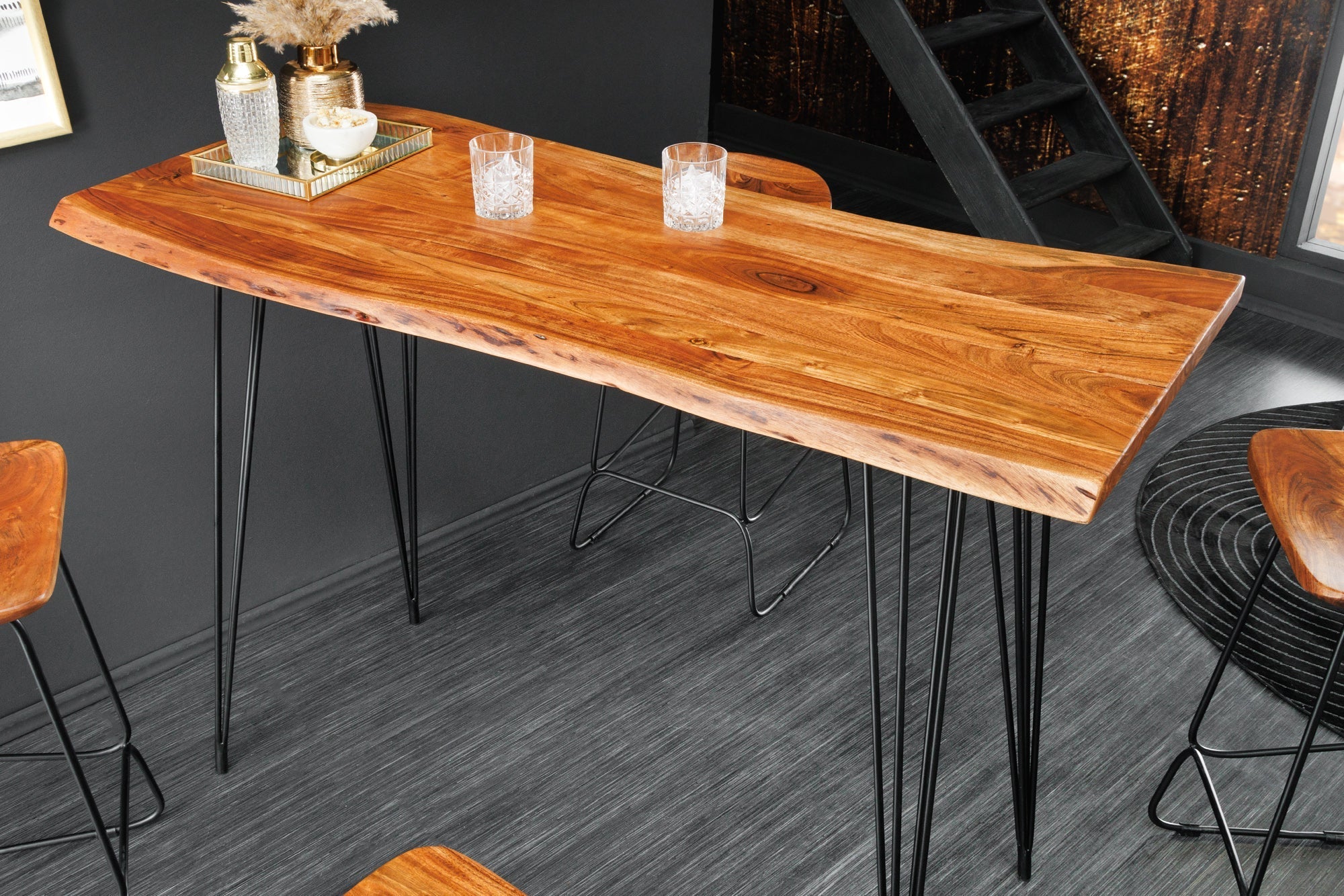 Table de bar en bois massif MAMMUT 140cm acacia naturel bord métal pieds épingle noir
