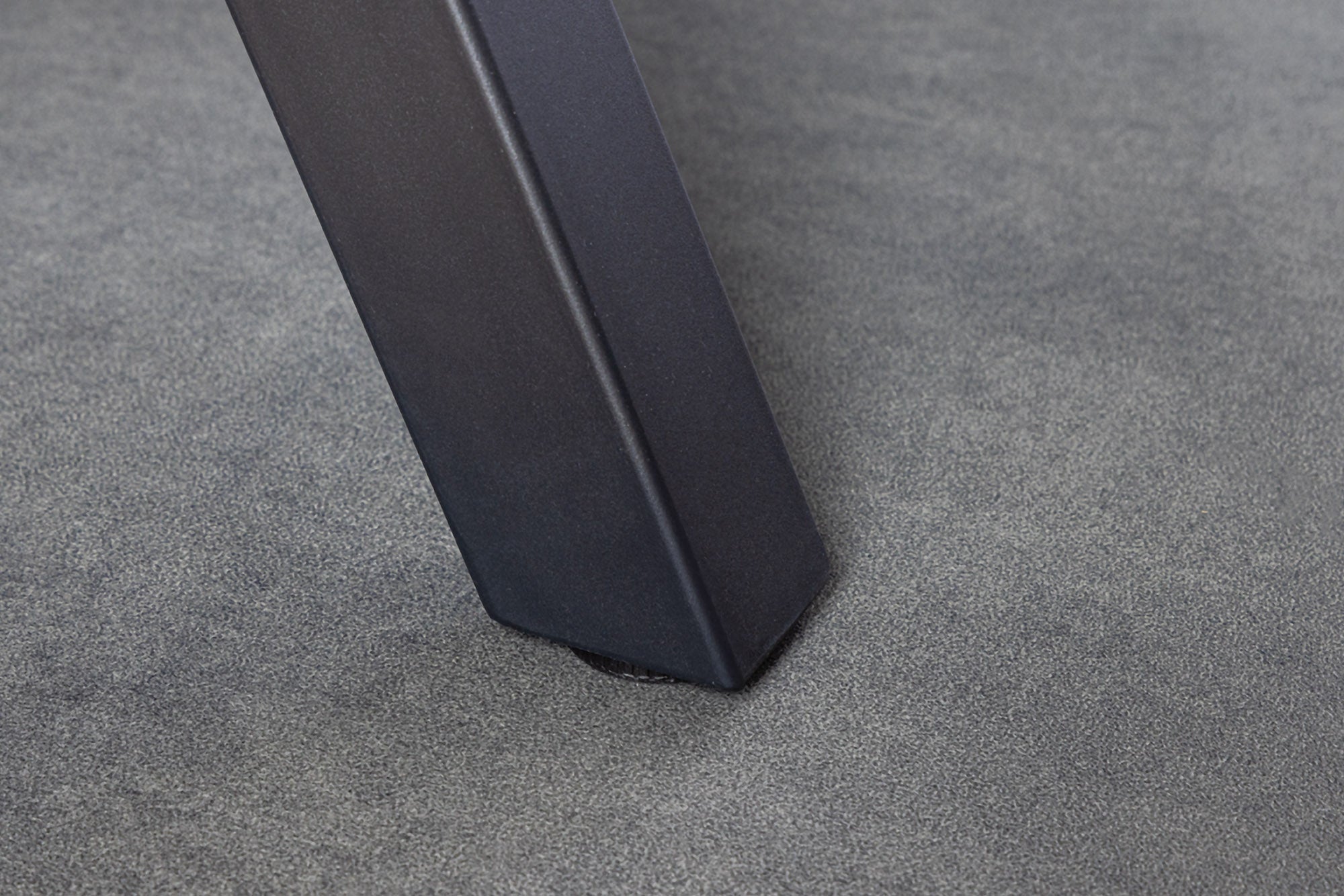 Table de bar industrielle WILD 120cm aspect chêne sauvage marron structure en X métal noir
