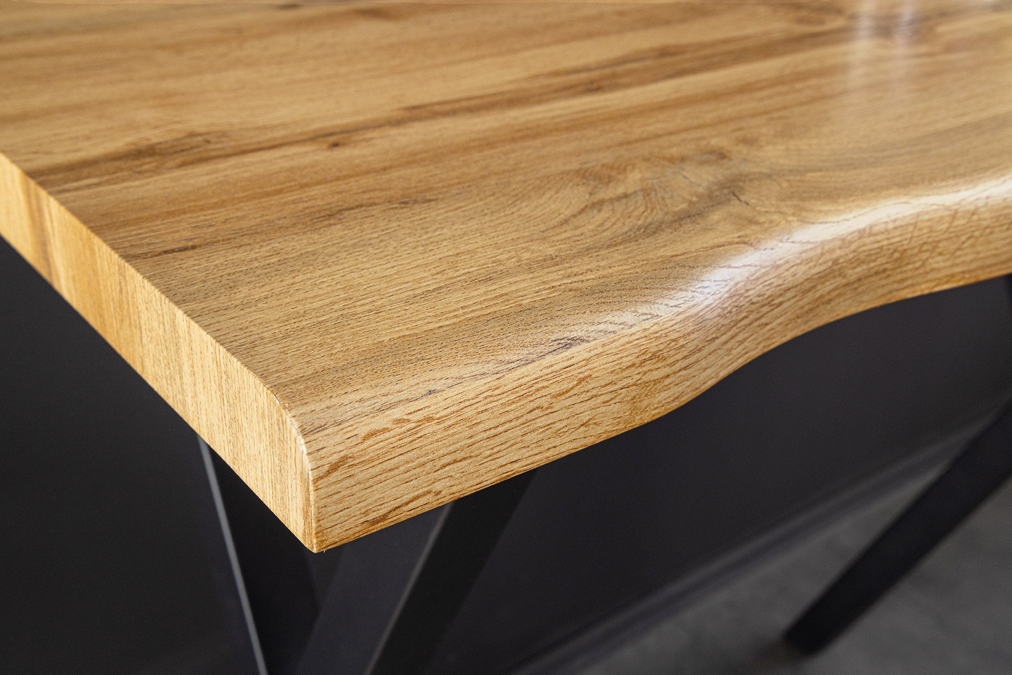 Table de bar industrielle WILD 120cm aspect chêne sauvage marron structure en X métal noir