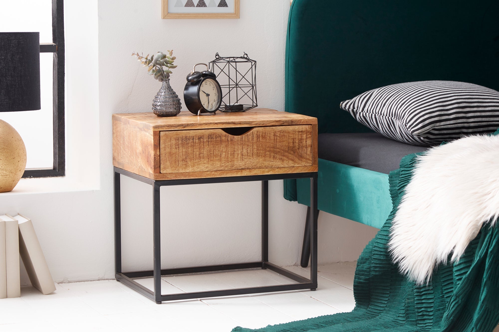 Table de chevet industrielle IRON CRAFT 45cm en bois de manguier avec tiroir