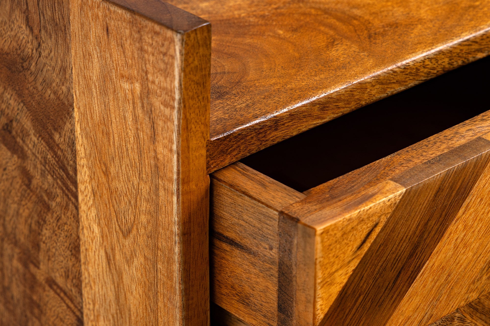 Table de chevet massive INFINITY 60cm en bois de manguier naturel avec compartiment et tiroir